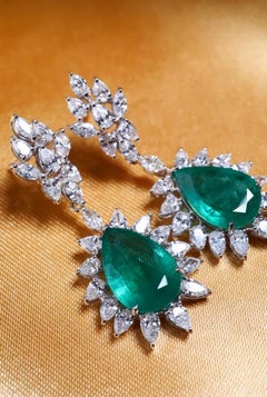 12.00 Cts Zambian Emeralds & Diamonds 18k Gold Earrings