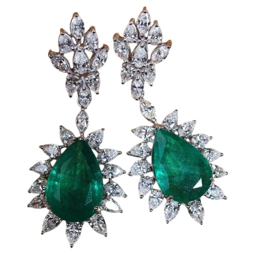 Pendientes de oro de 18 quilates con esmeraldas de Zambia y diamantes de 12,00 quilates