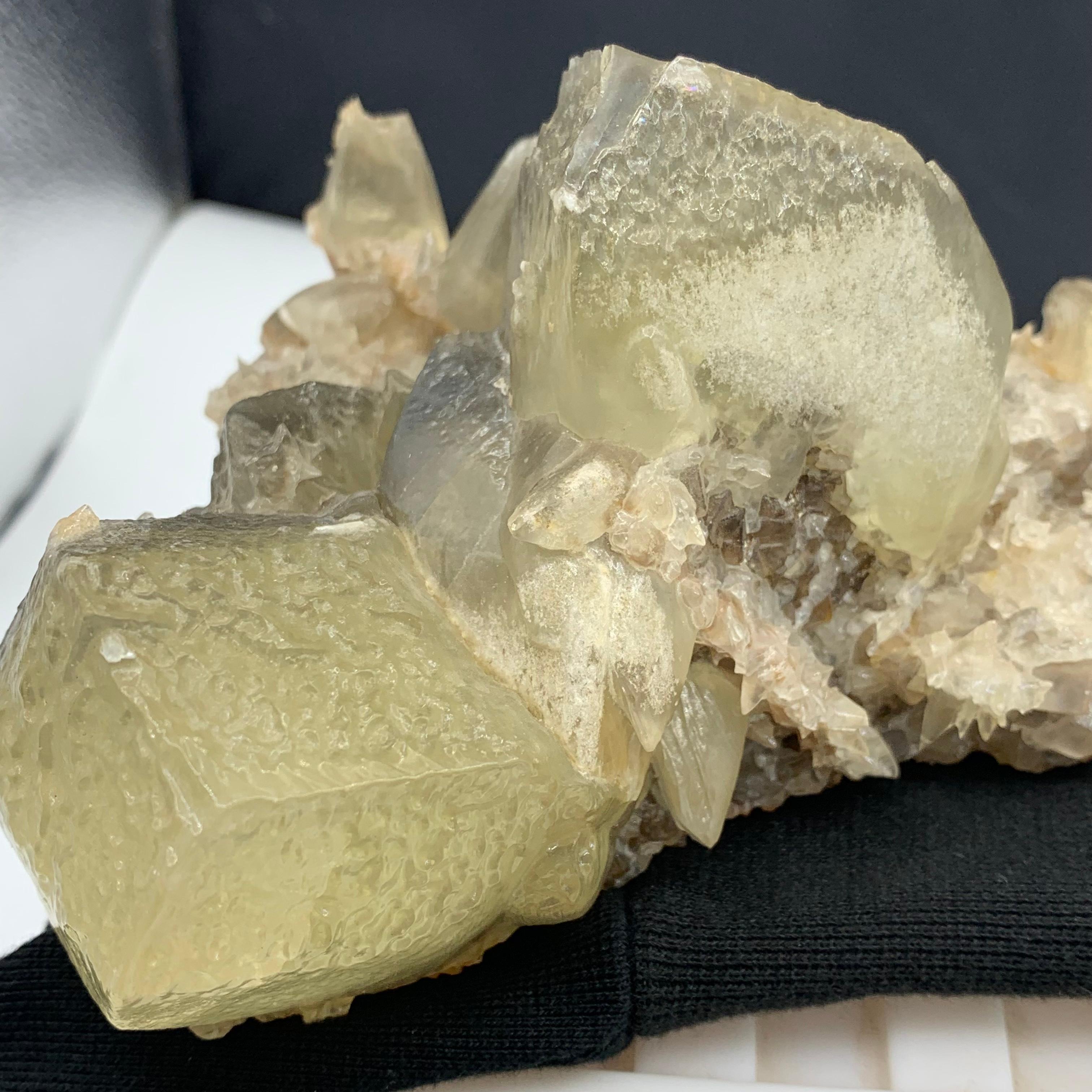 Superbe spécimen de calcite de Balochistan de 1200 grammes plus, Pakistan  en vente 3