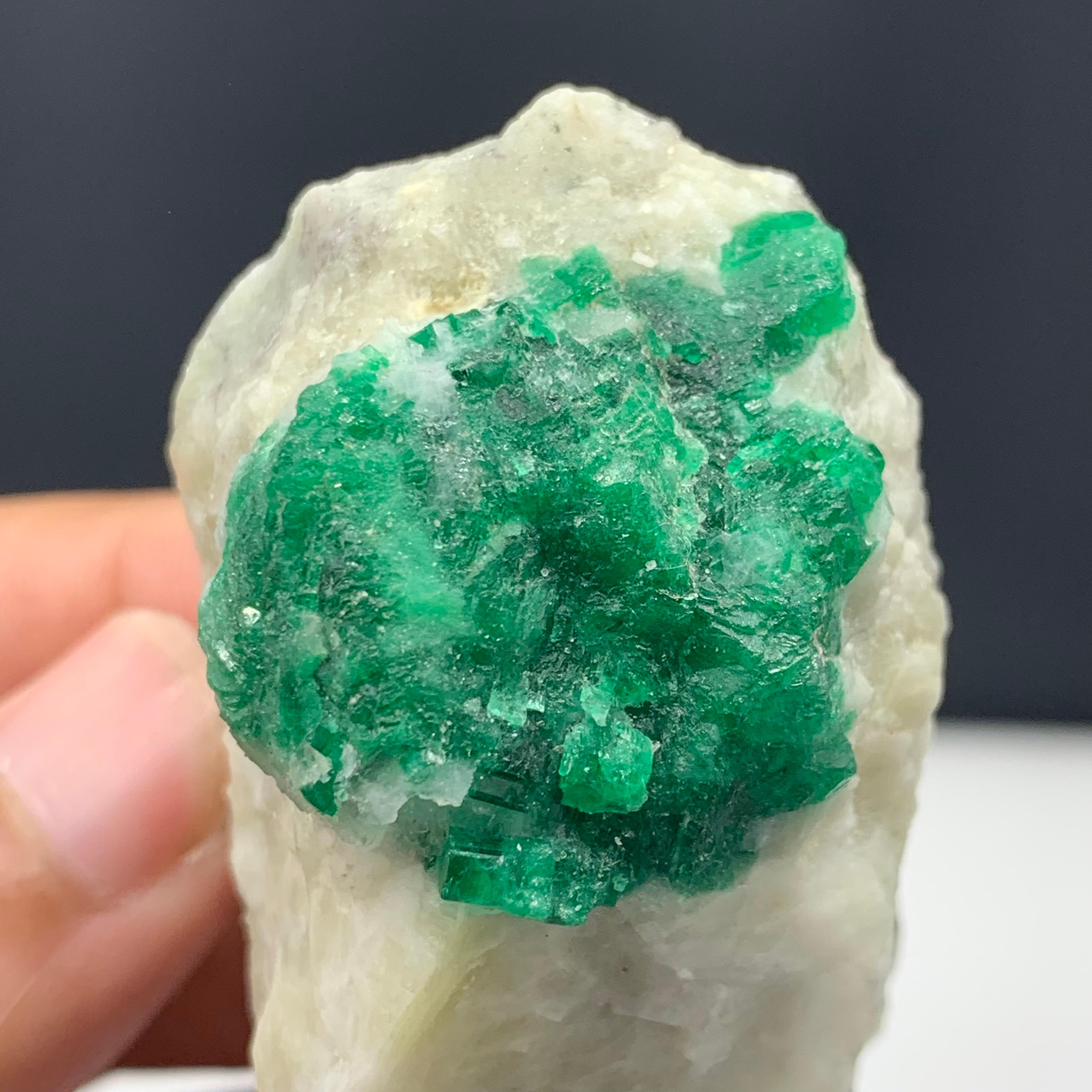 120.02 Gram Marvellous Emerald Specimen From Swat Valley, Pakistan  In Good Condition For Sale In Peshawar, PK