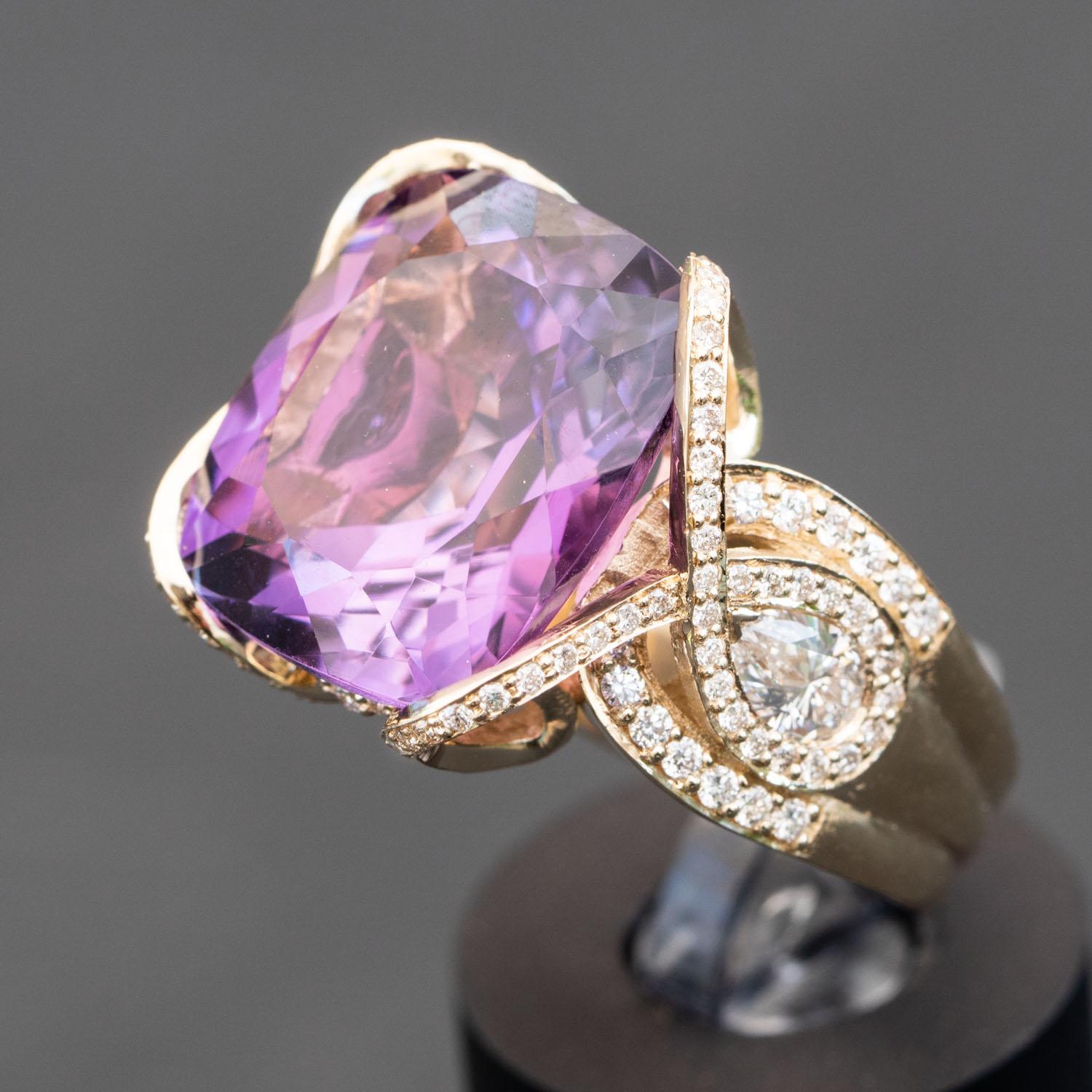Cushion Cut 12.00ct Amethyst and 1.25ct Natural Diamonds D-F / VS, 14K Gold Statement Ring For Sale