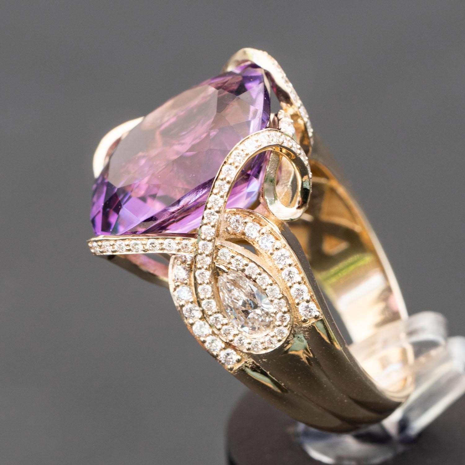 12.00ct Amethyst and 1.25ct Natural Diamonds D-F / VS, 14K Gold Statement Ring In New Condition For Sale In Ramat Gan, IL