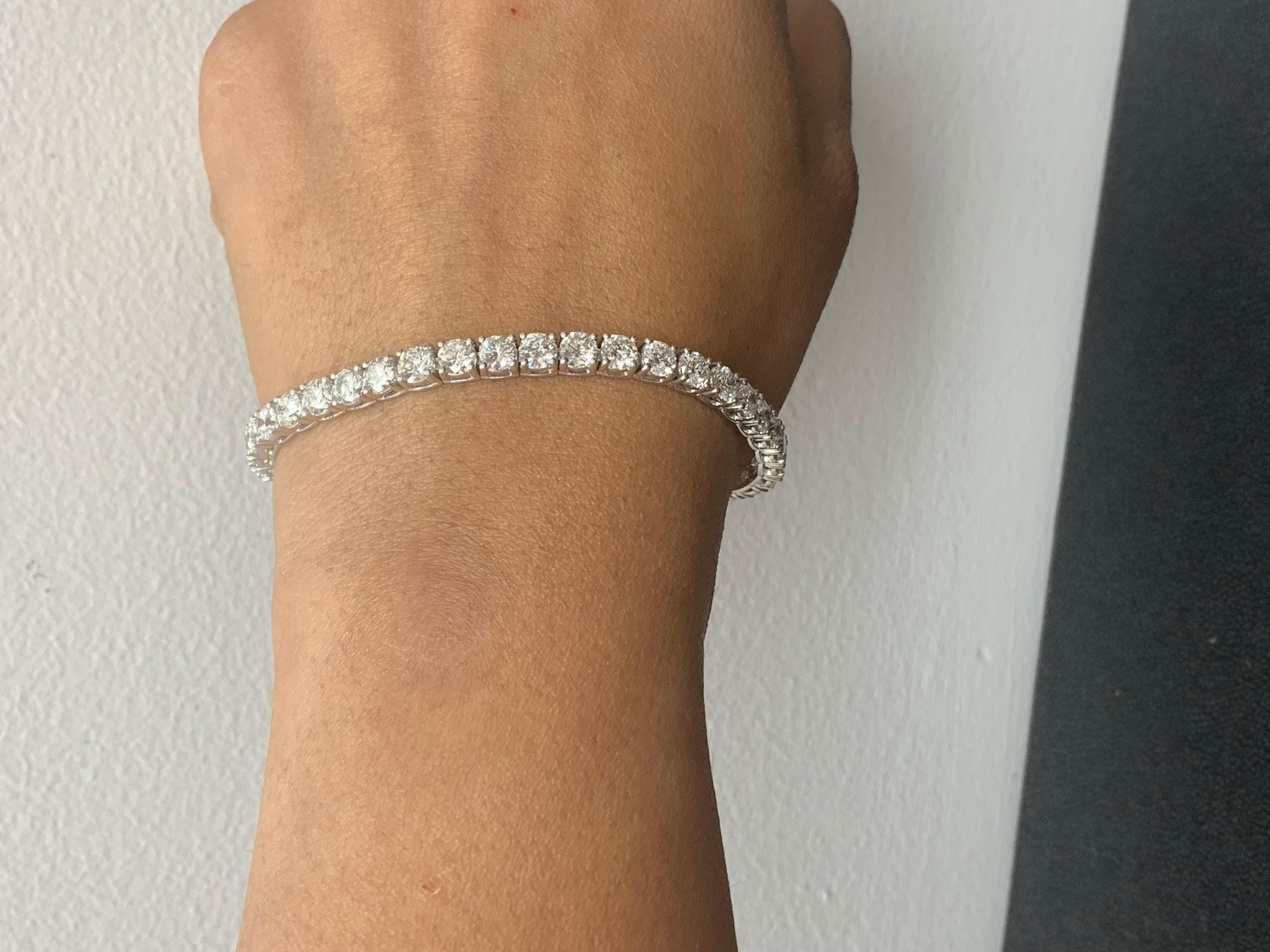 12.01 Carat Brilliant Cut Round Diamond Tennis Bracelet in 14K White Gold In New Condition For Sale In NEW YORK, NY