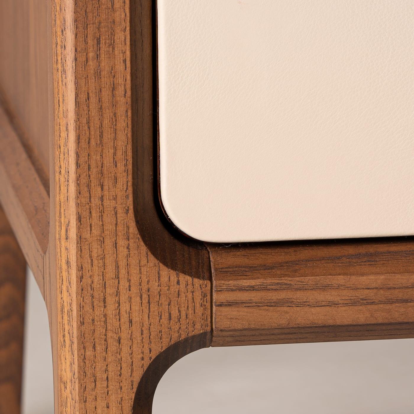 1201/F Commode à 3 tiroirs recouverte de cuir beige par Libero Rutilo Neuf - En vente à Milan, IT