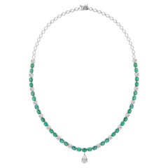 Collana con smeraldo naturale da 12,02 ct e diamante solitario da 4,88 ct in oro bianco 18 carati