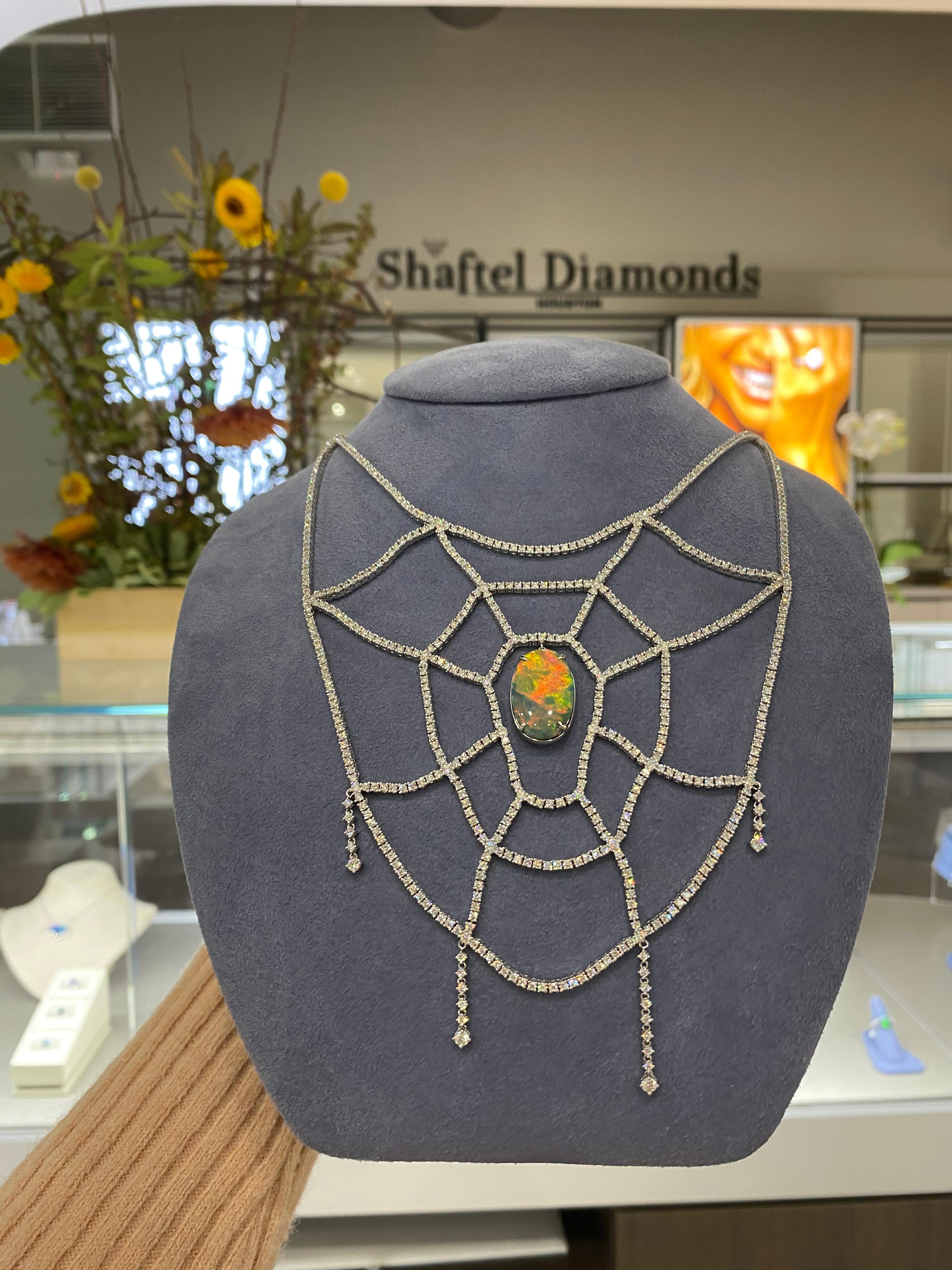 12,03 Karat Oval Lightning Ridge Schwarzer Opal und 16,19 Karat Diamant Spinnenweb-Halskette für Damen oder Herren im Angebot