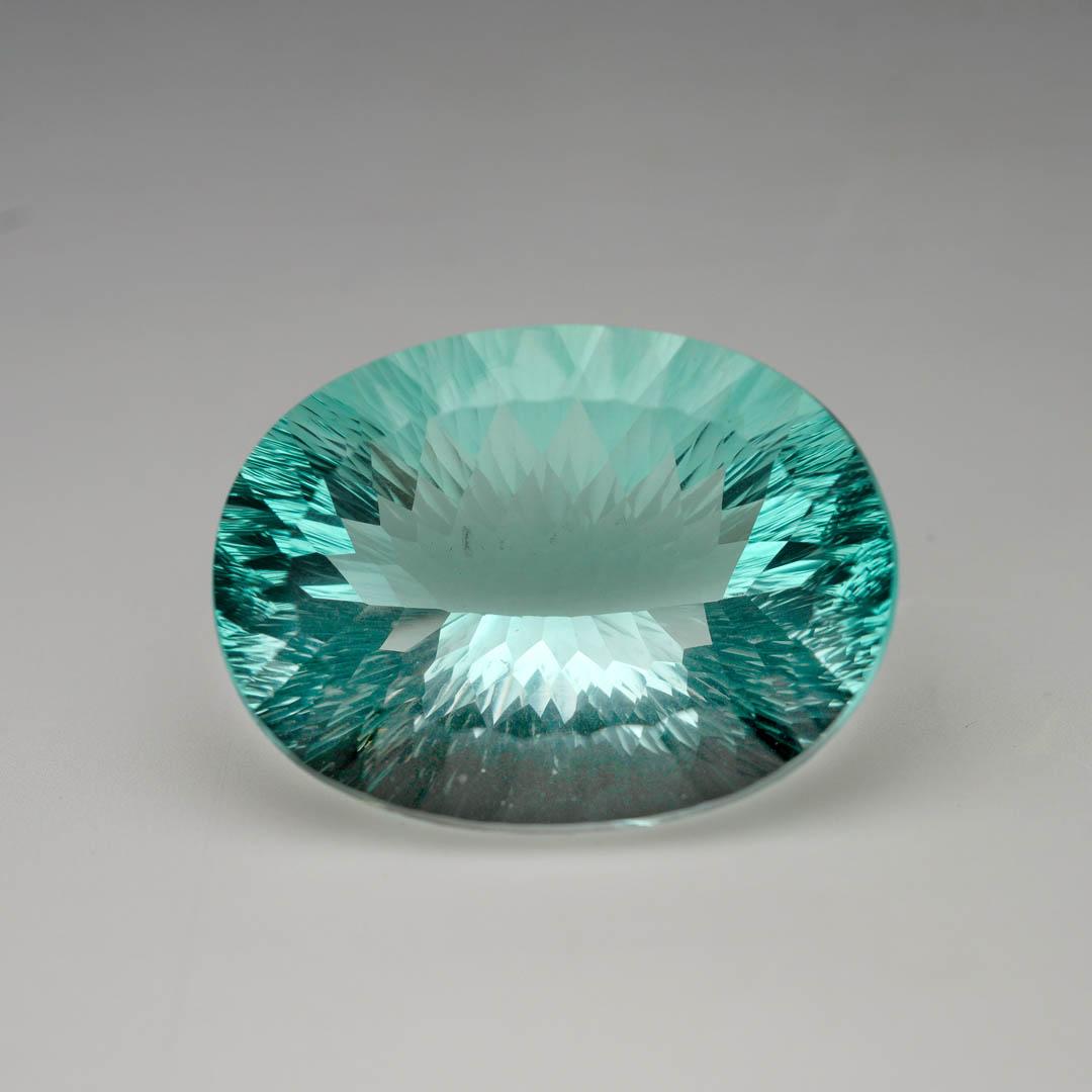 Femenino o masculino 120.4 Carat Oval-Cut Fluorite en venta
