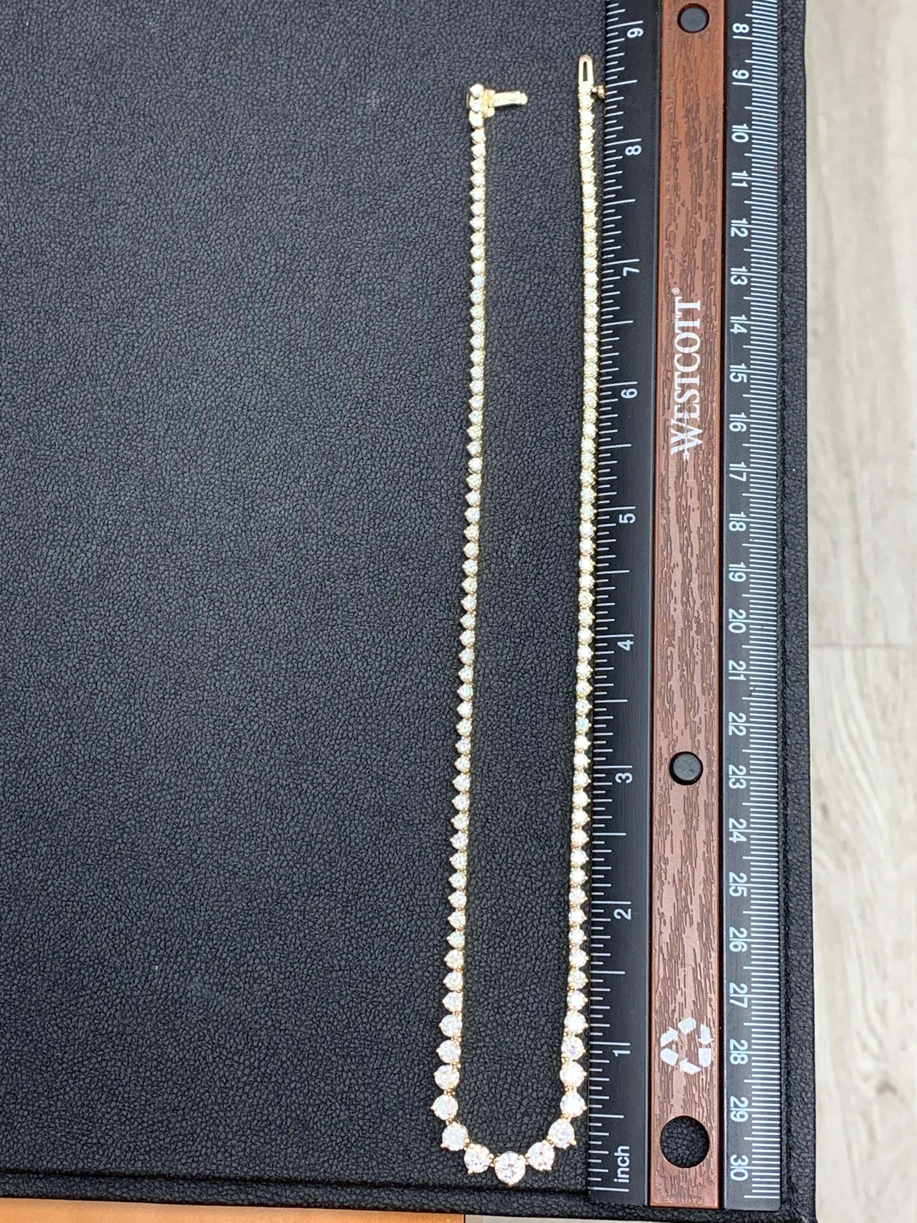 12,05 Karat abgestufter runder Diamant Riviere Tennis-Halskette aus 14K Gelbgold im Angebot 6