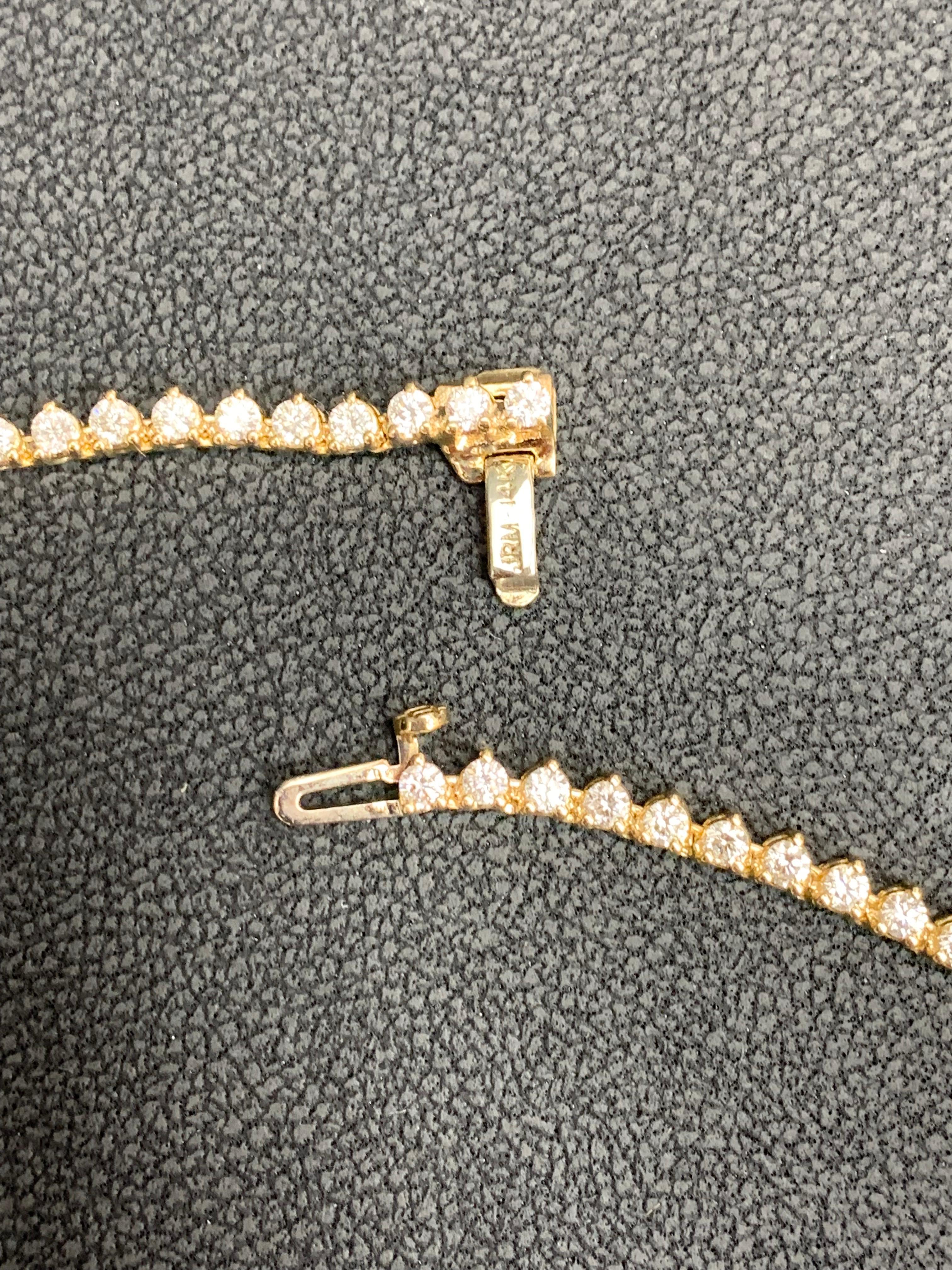 12,05 Karat abgestufter runder Diamant Riviere Tennis-Halskette aus 14K Gelbgold im Angebot 7
