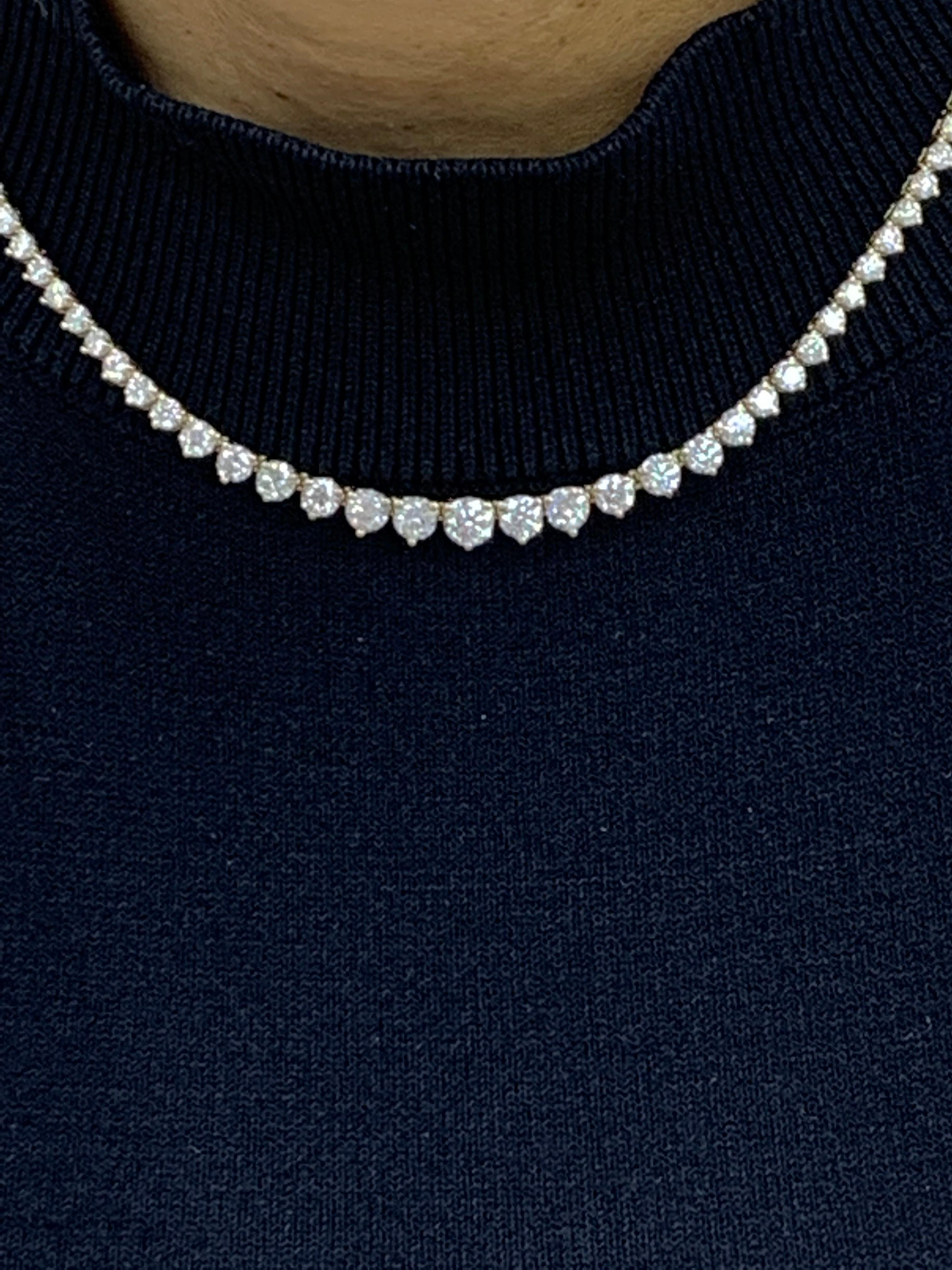 12,05 Karat abgestufter runder Diamant Riviere Tennis-Halskette aus 14K Gelbgold im Angebot 12