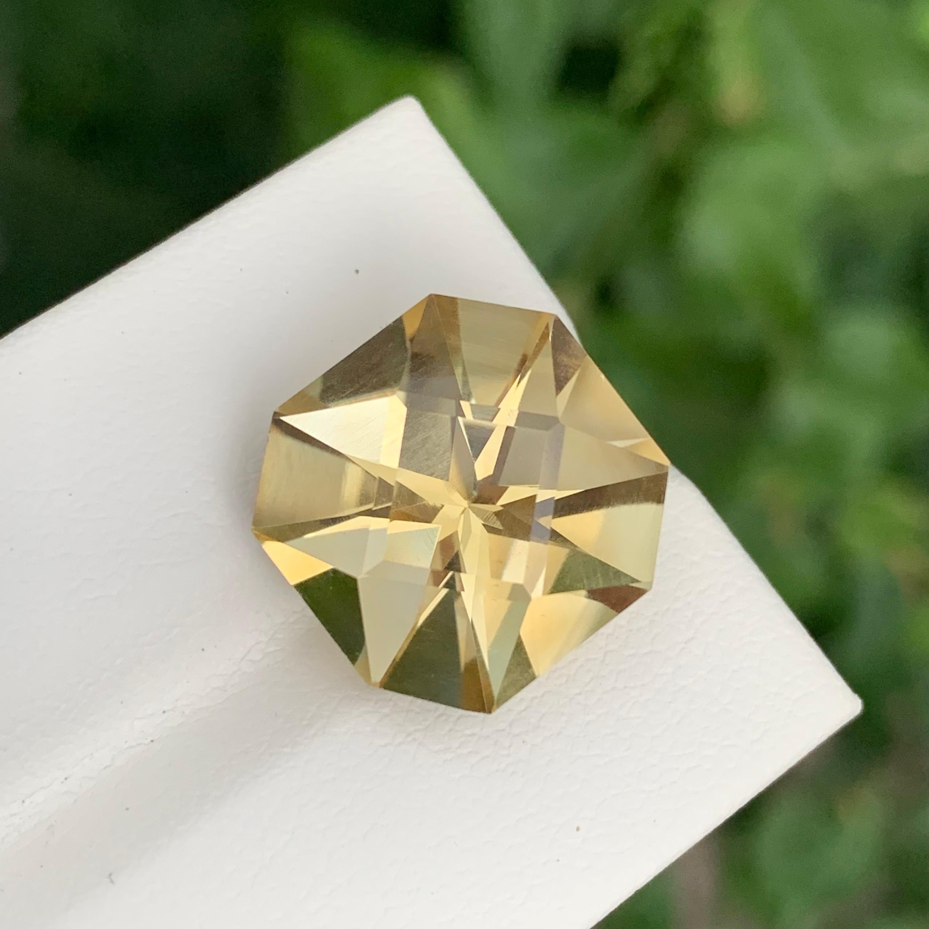 Arts and Crafts Pierre précieuse de forme carrée en citrine jaune naturelle non sertie de 12,05 carats en vente