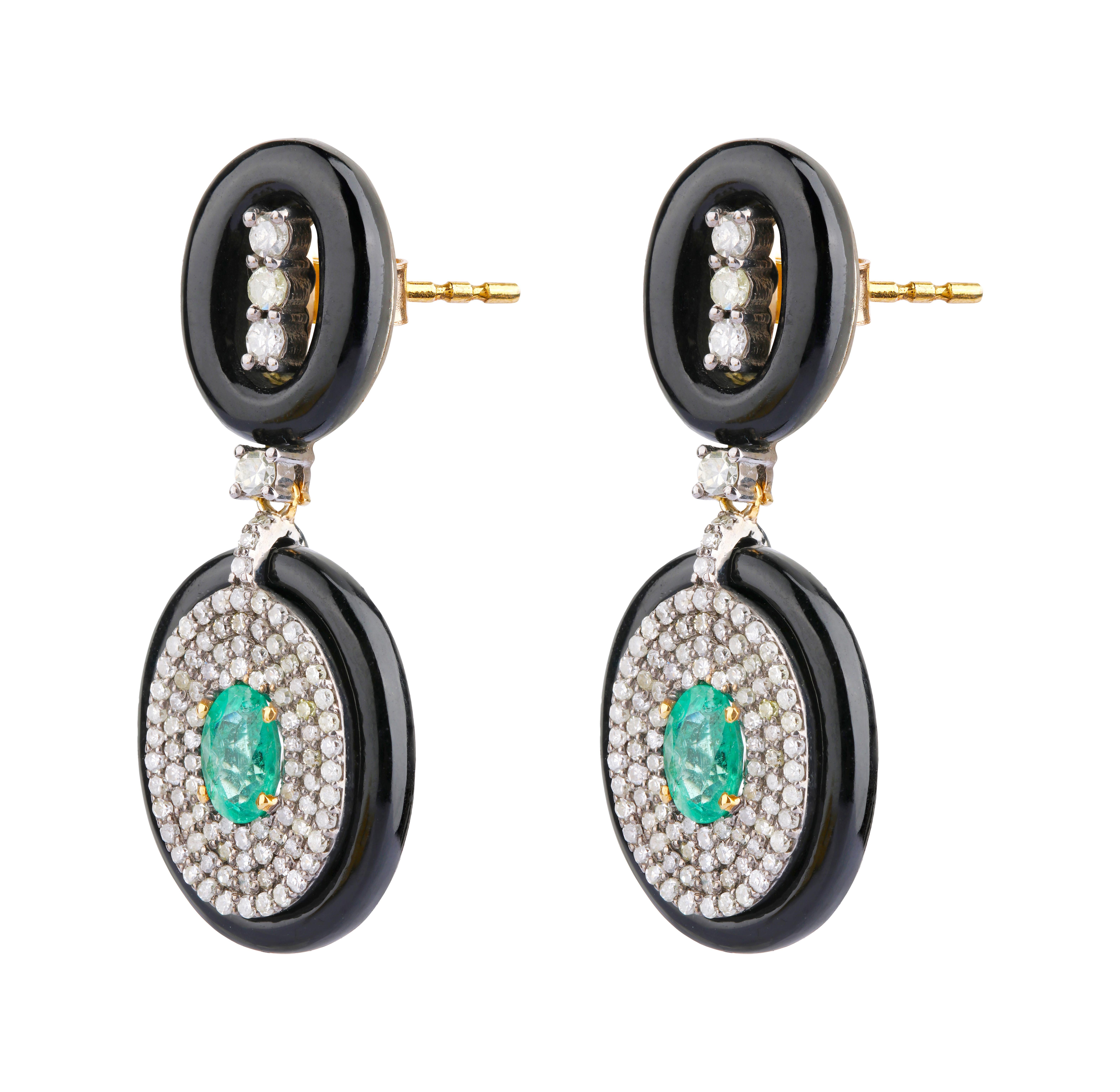 Taille ovale Boucles d'oreilles en goutte de style Art déco en diamants, émeraudes et onyx noirs de 12,05 carats en vente