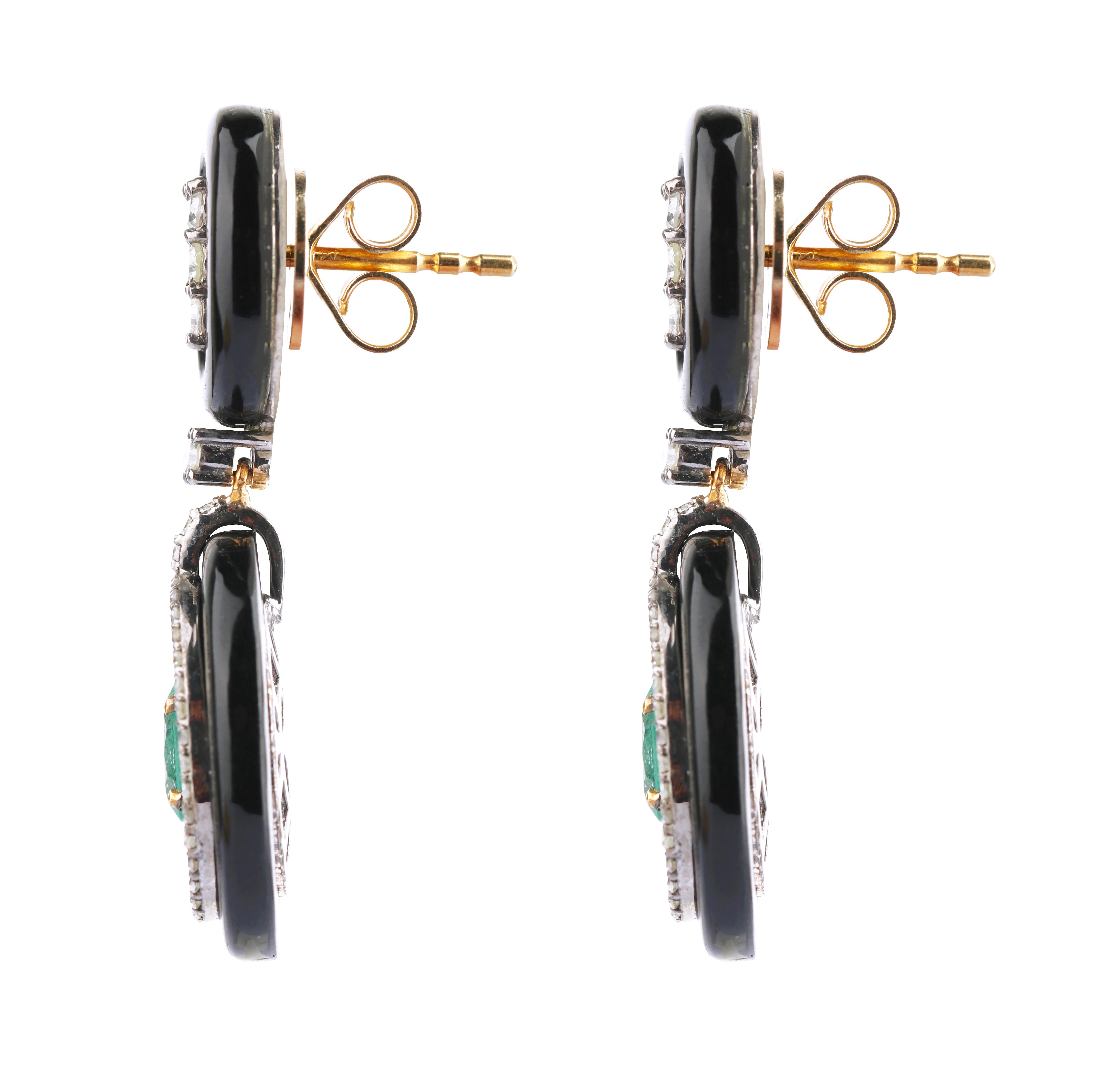 12.05 Carats Diamond, Emerald, and Black Onyx Drop Earrings in Art Deco Style In New Condition For Sale In Jaipur, IN