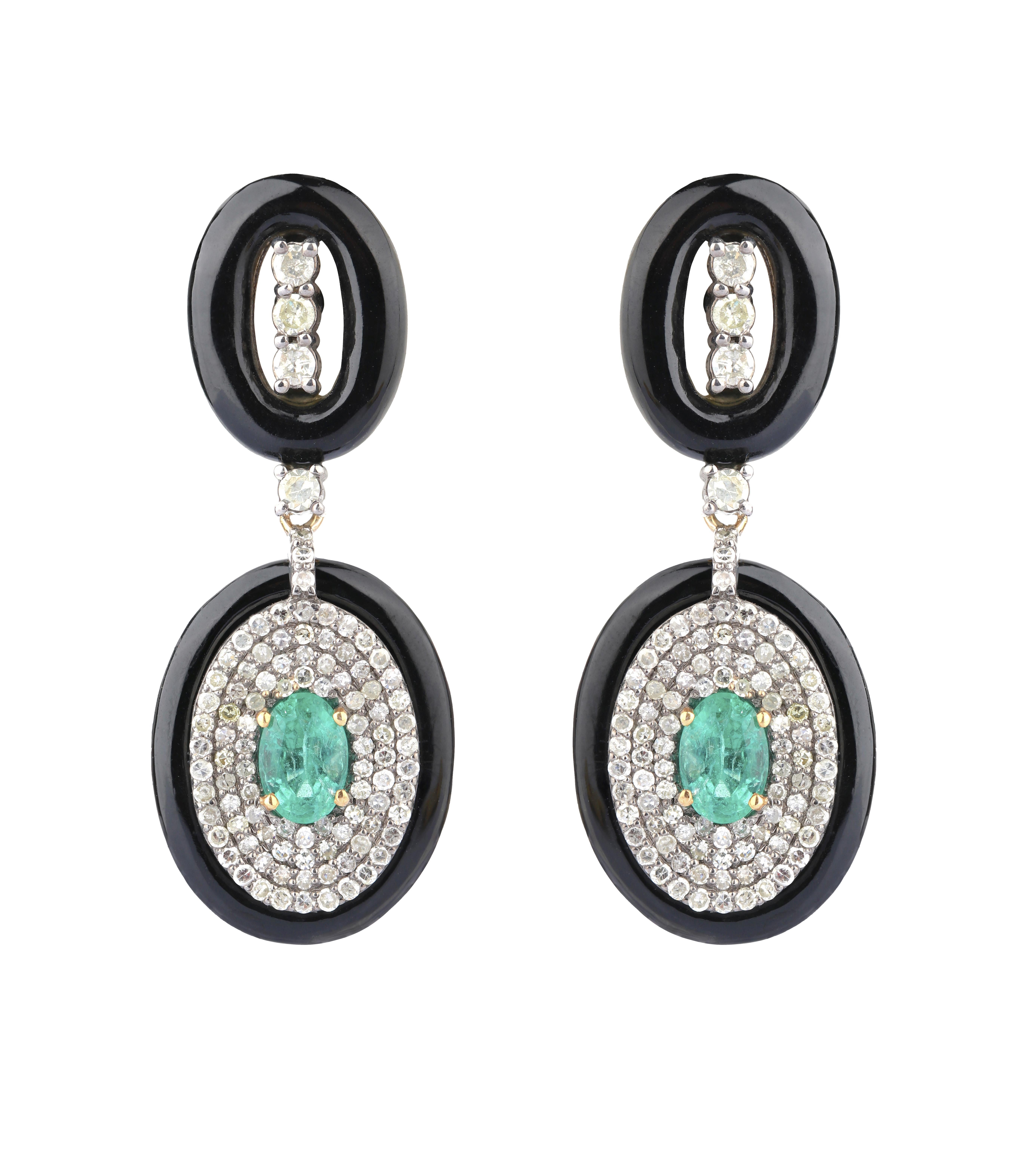 12.05 Carats Diamond, Emerald, and Black Onyx Drop Earrings in Art Deco Style For Sale 1
