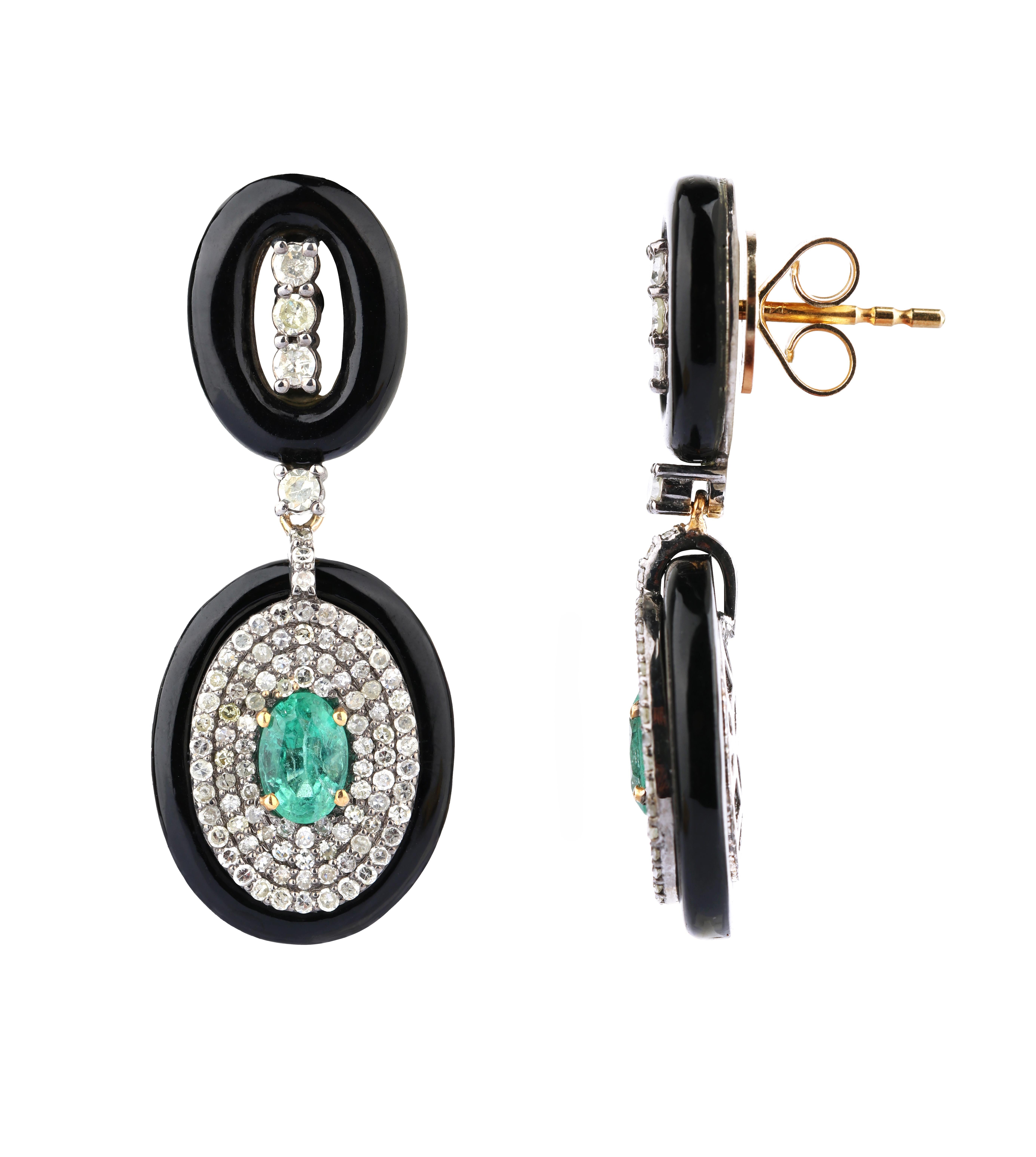 12.05 Carats Diamond, Emerald, and Black Onyx Drop Earrings in Art Deco Style For Sale 2