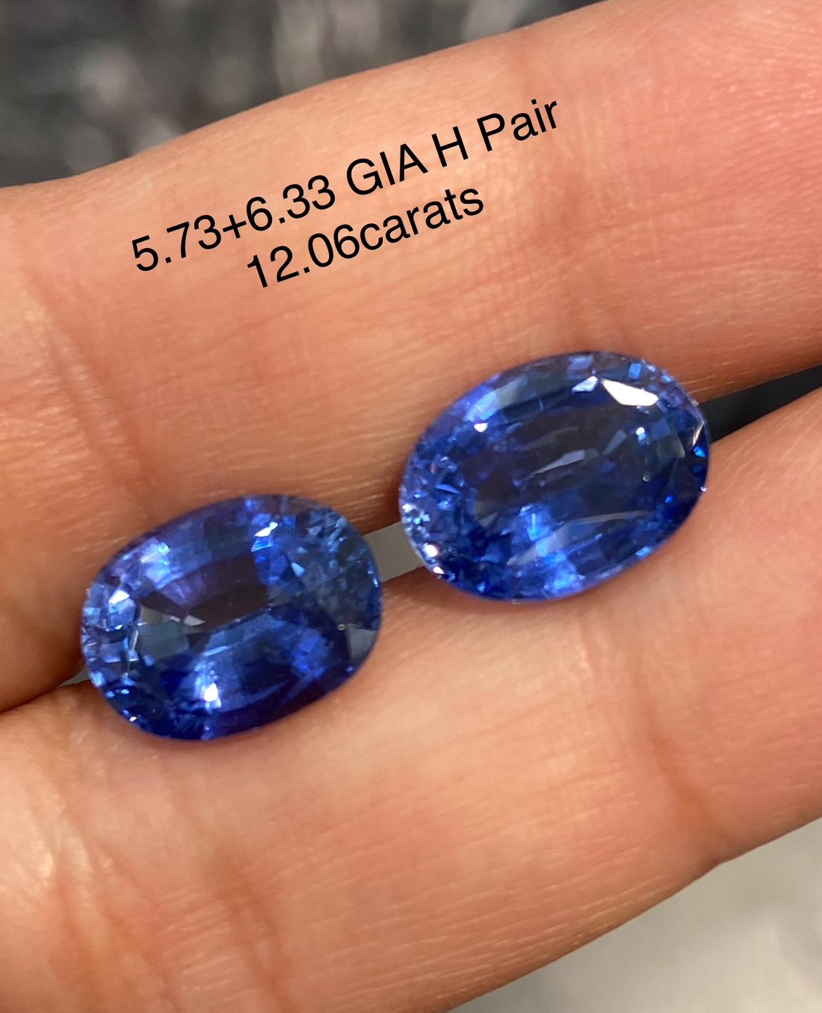12.06ct oval Ceylon sapphire earrings in platinum. GIA certified. For Sale 1