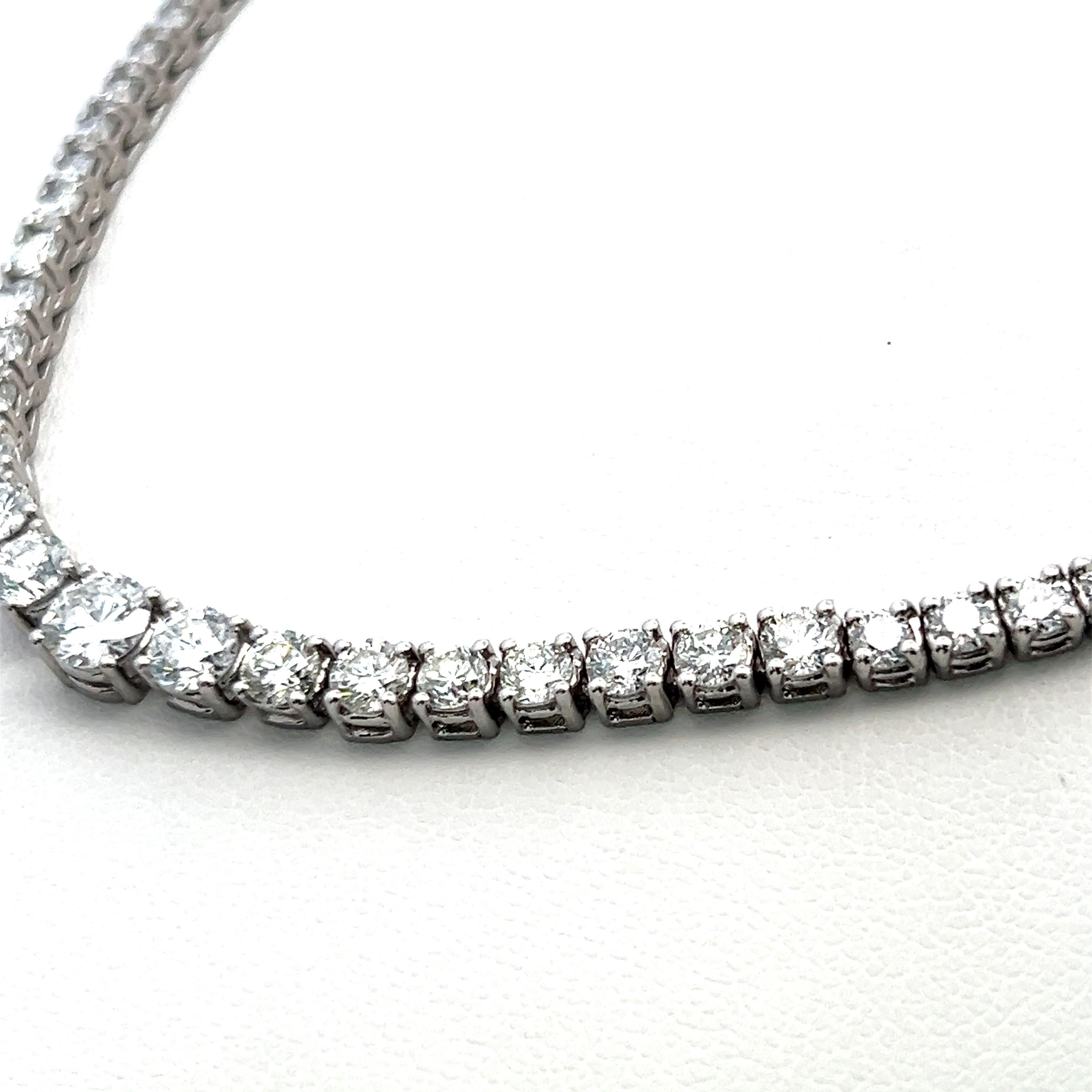 12.07 Carat Round Brilliant Diamond 18 Karat White Gold Riviera Necklace In New Condition For Sale In New York, NY