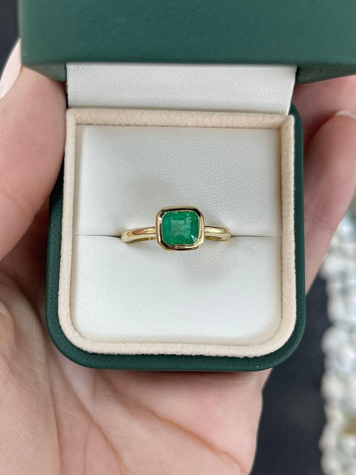 Modern 1.20ct 18K Vivid Green Emerald Cut Emerald Solitaire Gold Bezel Right Hand Ring For Sale