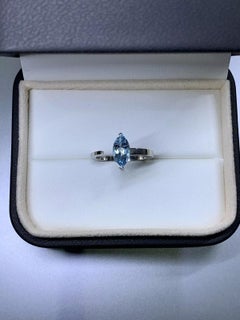 Solitär-Verlobungsring aus Platin mit 1,20 Karat Aquamarin.