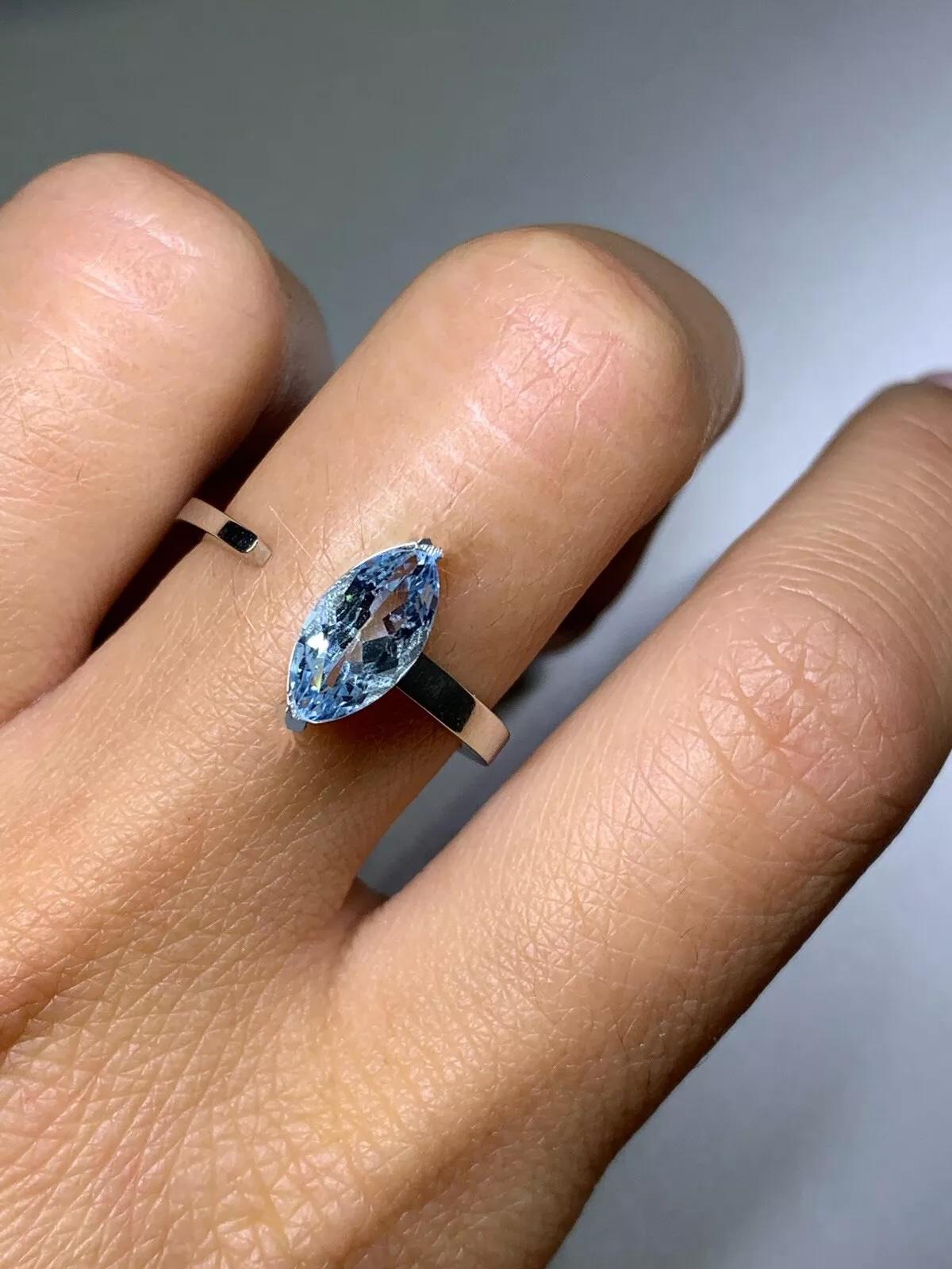 Marquise Cut 1.20ct Aquamarine gemstone solitaire engagement ring in platinum. For Sale