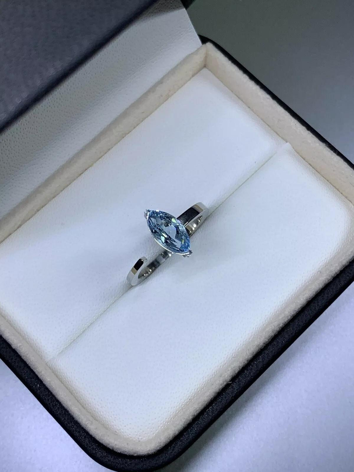 1.20ct Aquamarine gemstone solitaire engagement ring in platinum. In New Condition For Sale In London, GB