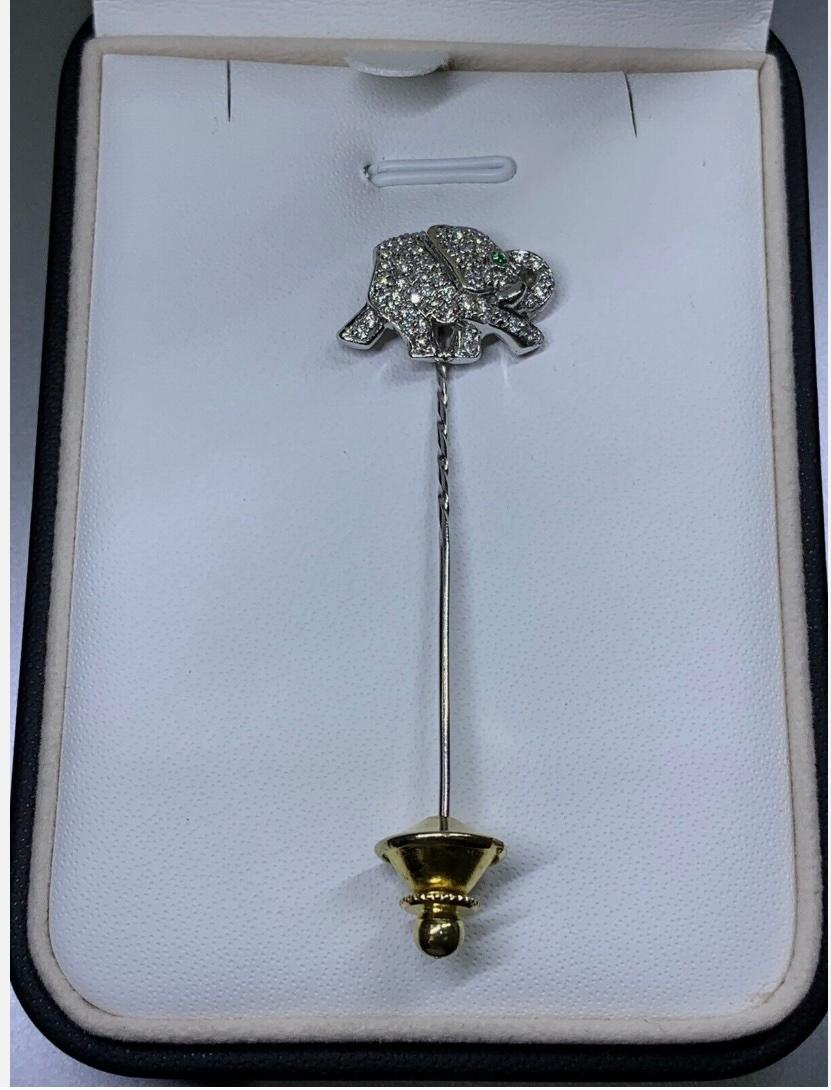 Women's or Men's 1.20ct Diamond and emerald elephant pin badge 18ct white yellow gold 5.9g For Sale