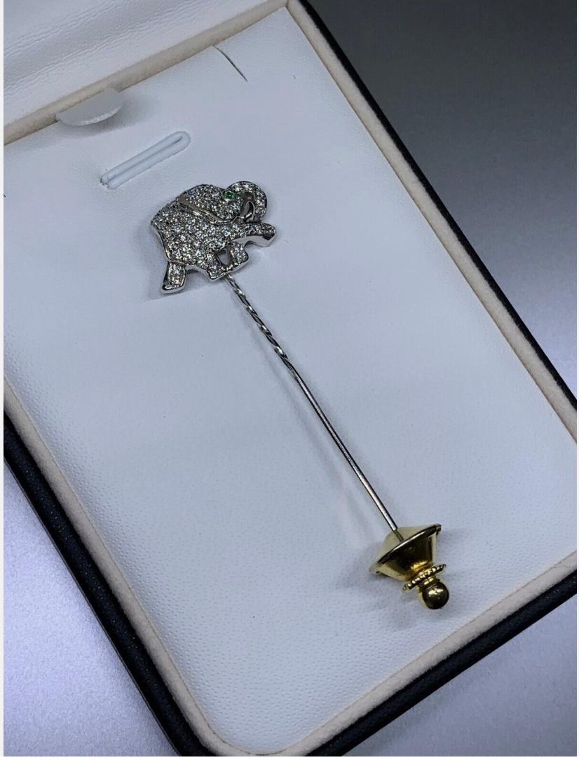 1.20ct Diamond and emerald elephant pin badge 18ct white yellow gold 5.9g For Sale 2