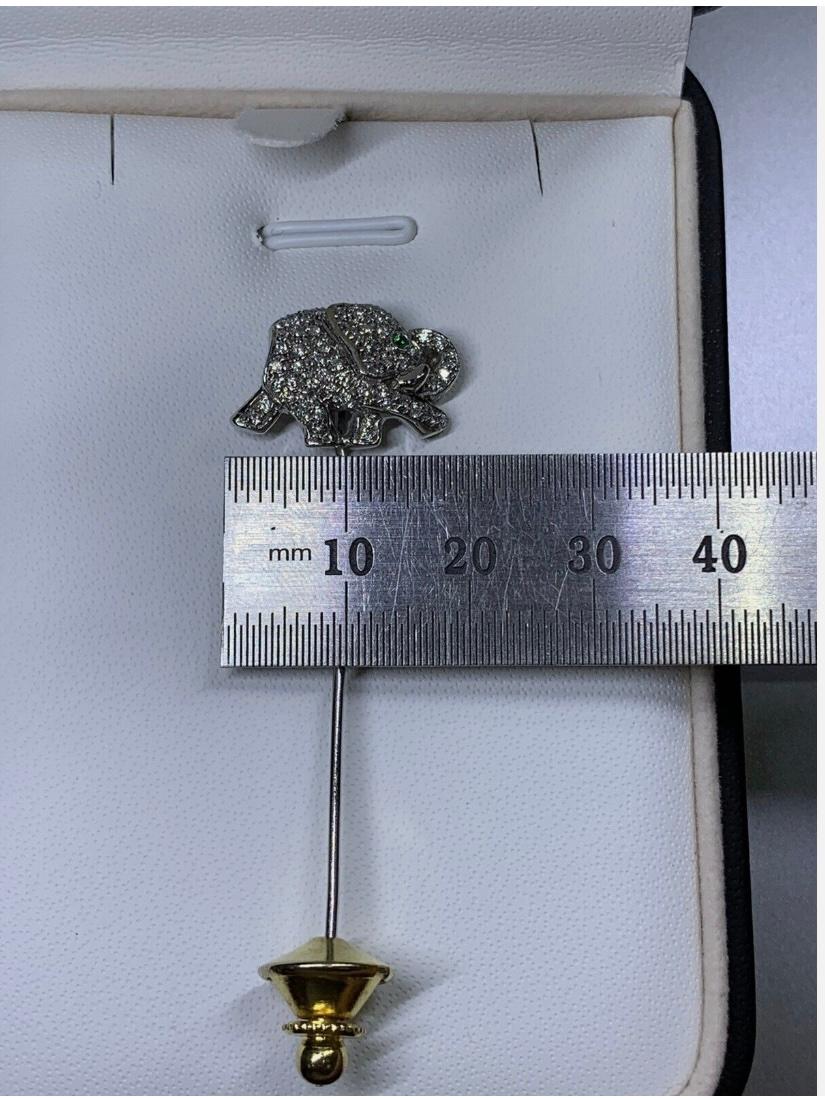 1.20ct Diamond and emerald elephant pin badge 18ct white yellow gold 5.9g For Sale 3