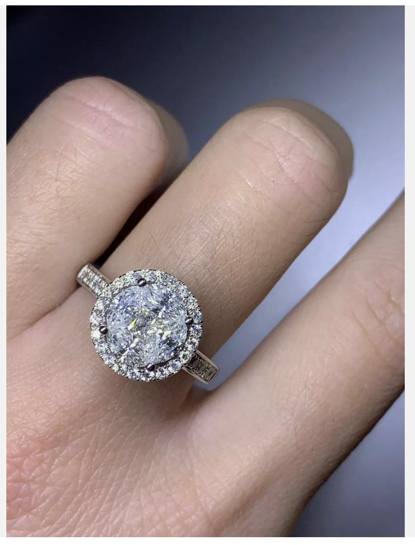Women's 1.20ct Diamond solitaire engagement ring and pendant in 18ct white gold For Sale
