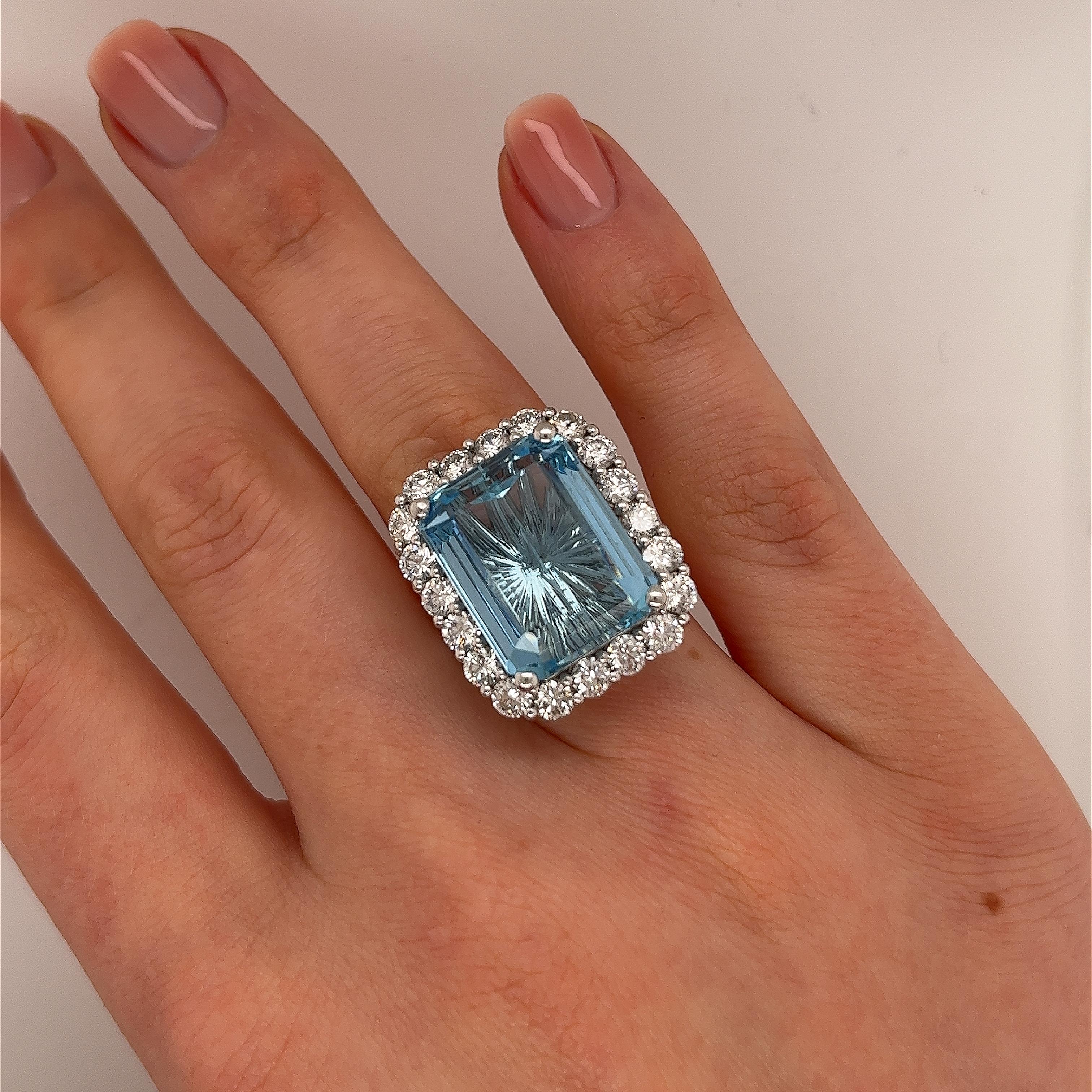 12.0ct Fine Quality Aquamarine Ring Set With 2.90ct Natural Round Diamonds 1