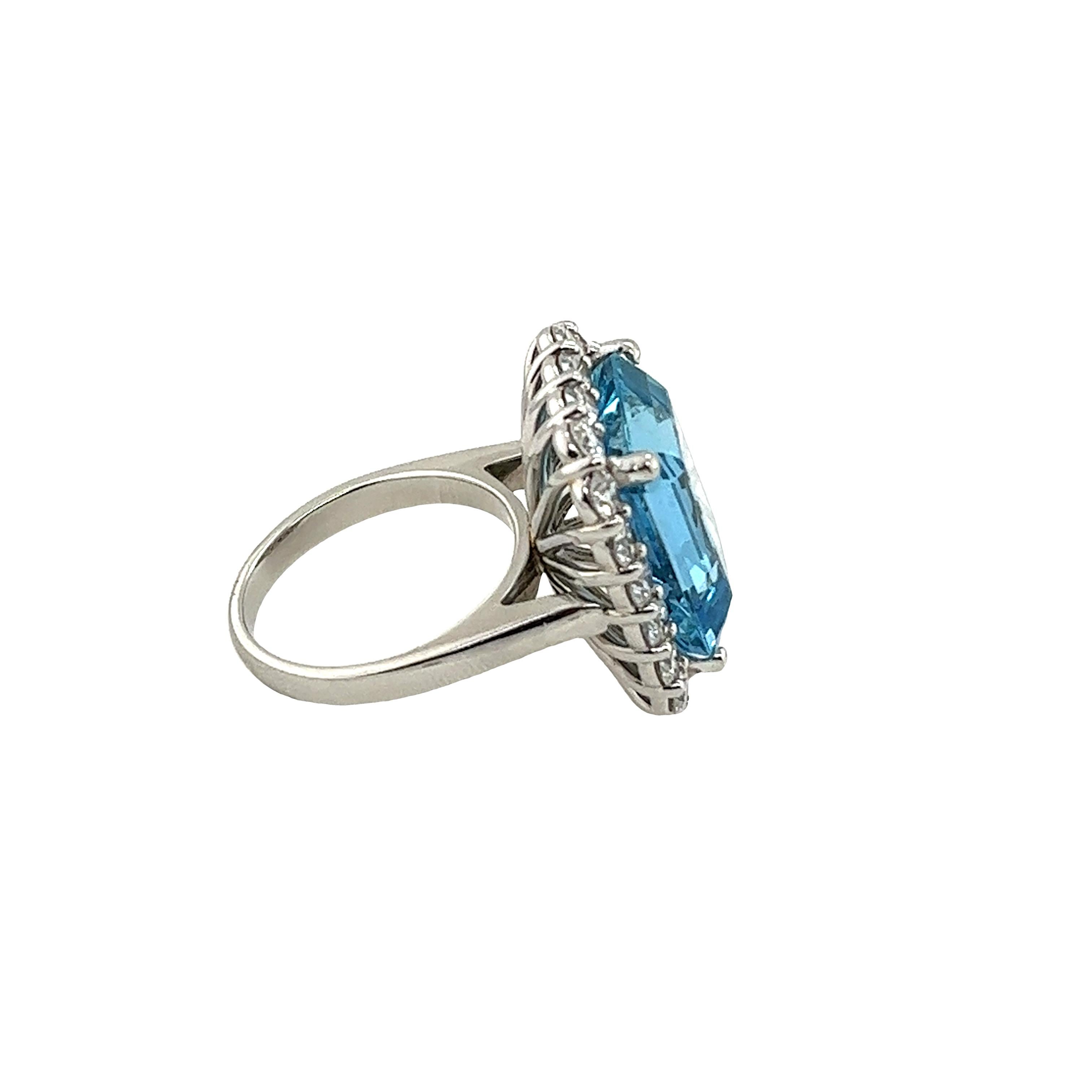 12.0ct Fine Quality Aquamarine Ring Set With 2.90ct Natural Round Diamonds 2