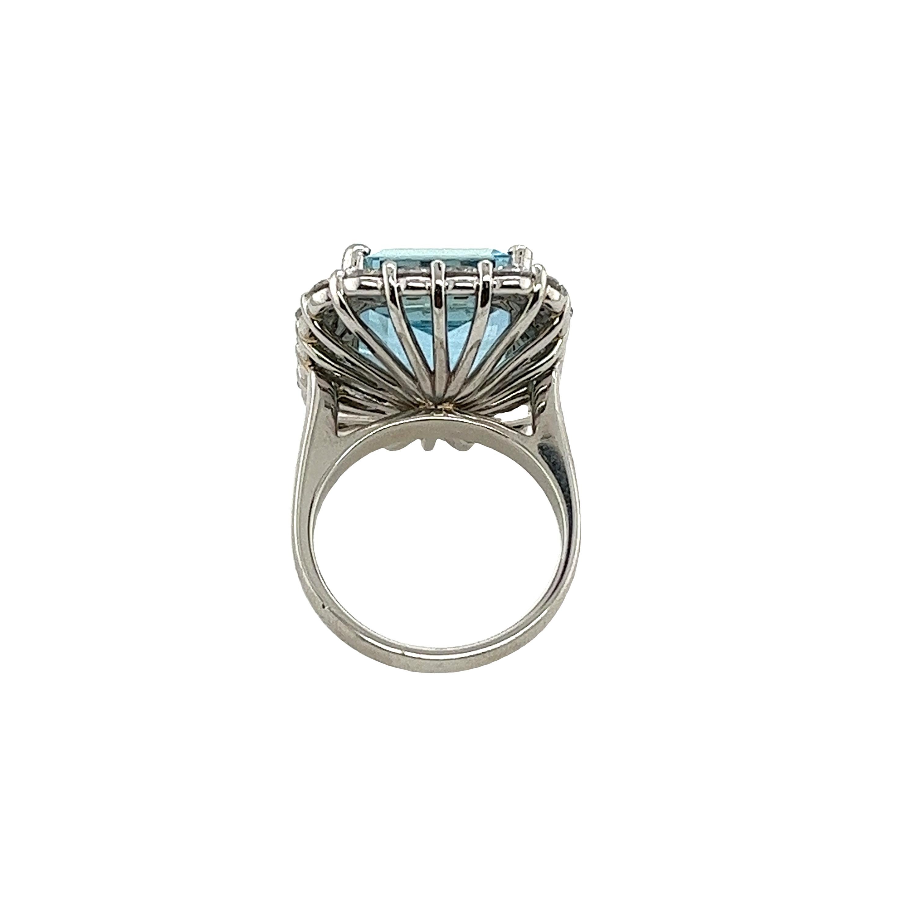 12.0ct Fine Quality Aquamarine Ring Set With 2.90ct Natural Round Diamonds 3
