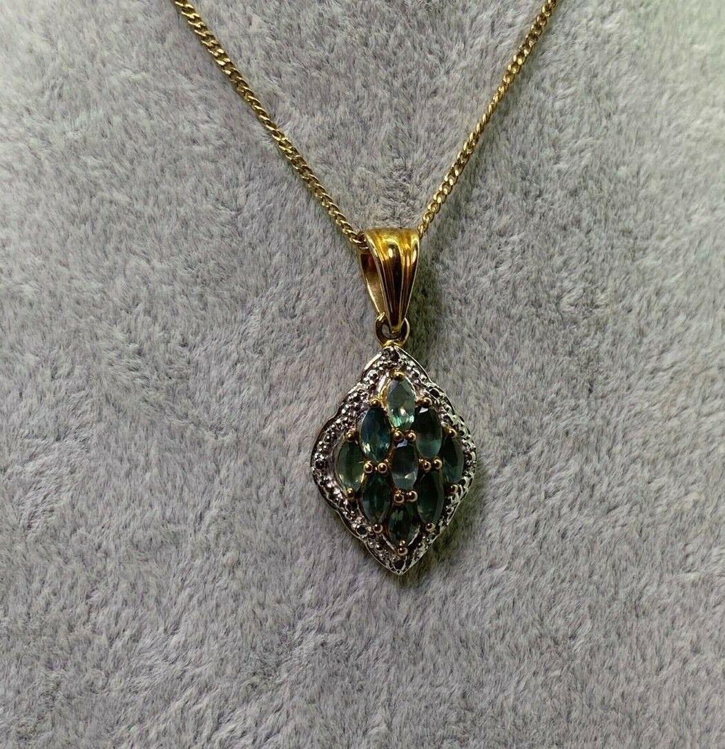 Oval Cut 1.20ct Green Sapphire Vintage Pendant in 9K Rose & White Gold. For Sale