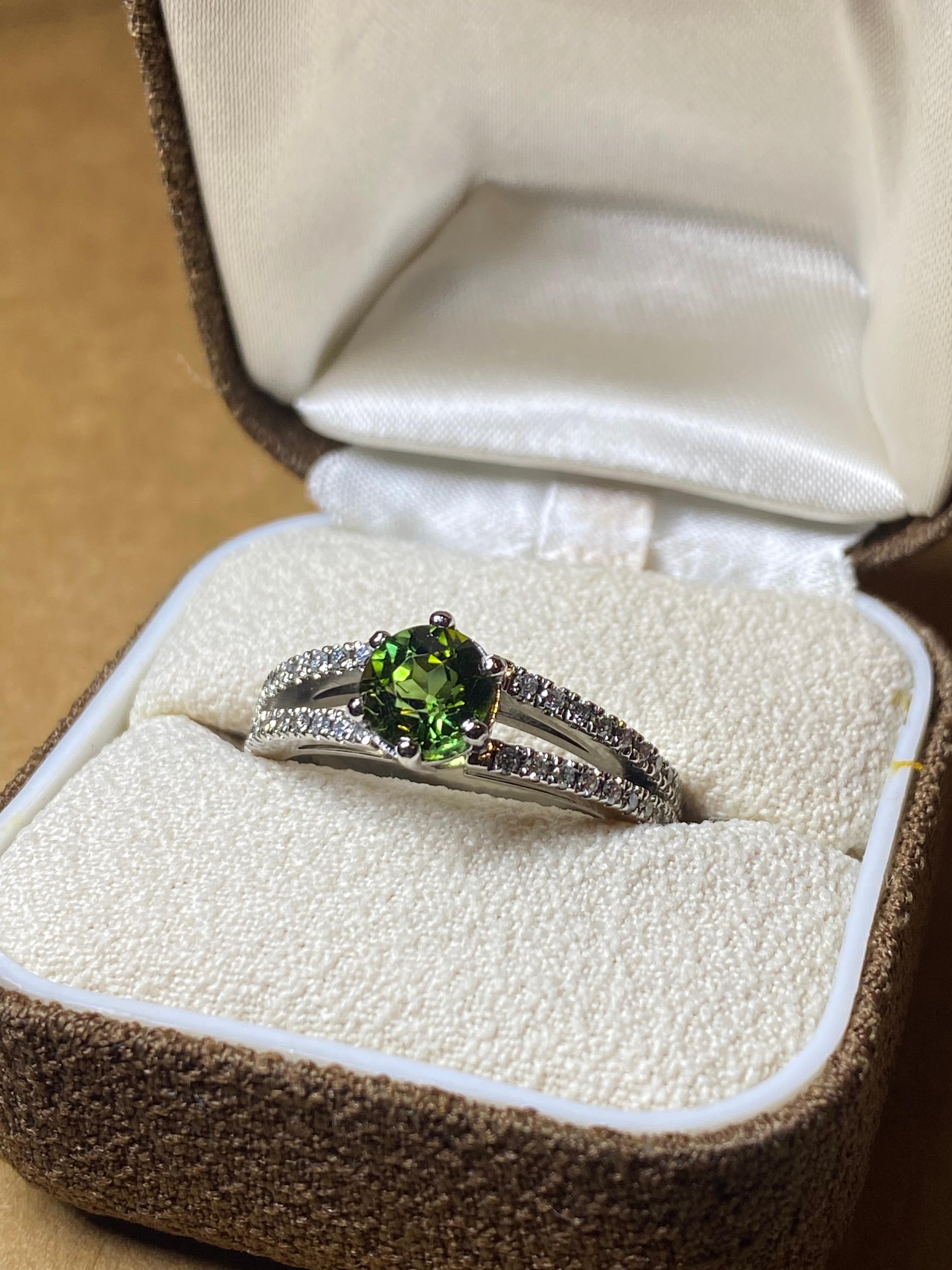 1.20ct Natural Green Tourmaline (Verdelite) & Diamond Ring in 18K White Gold In Excellent Condition For Sale In MELBOURNE, AU