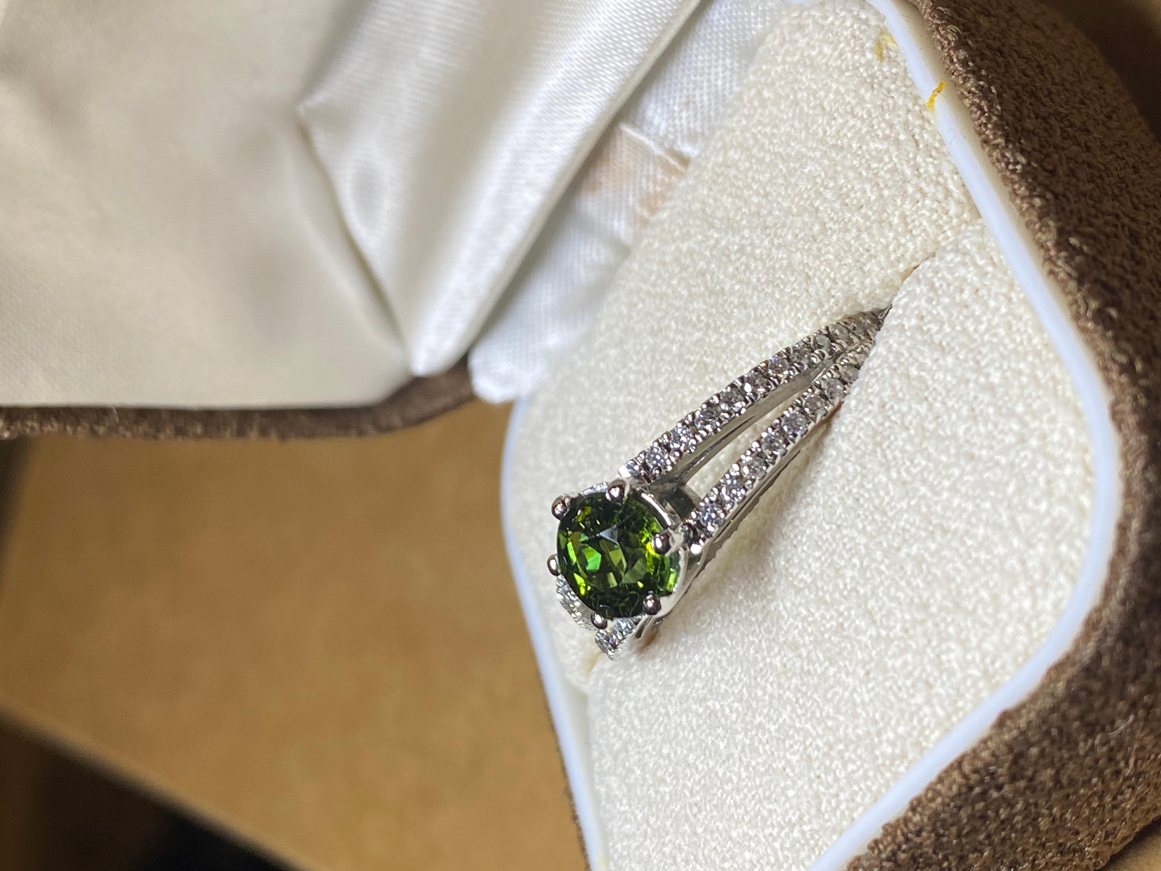 Women's 1.20ct Natural Green Tourmaline (Verdelite) & Diamond Ring in 18K White Gold For Sale