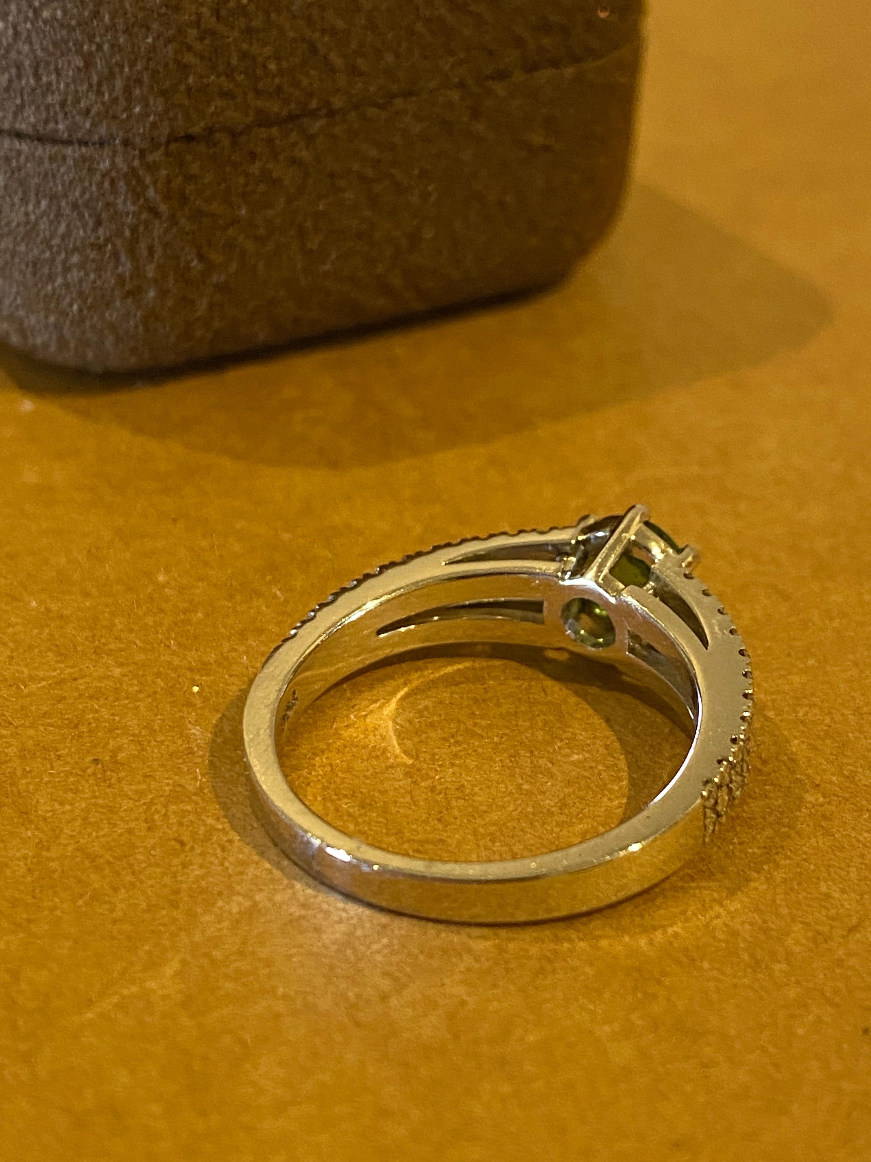 Women's 1.20ct Natural Green Tourmaline (Verdelite) & Diamond Ring in 18K White Gold For Sale