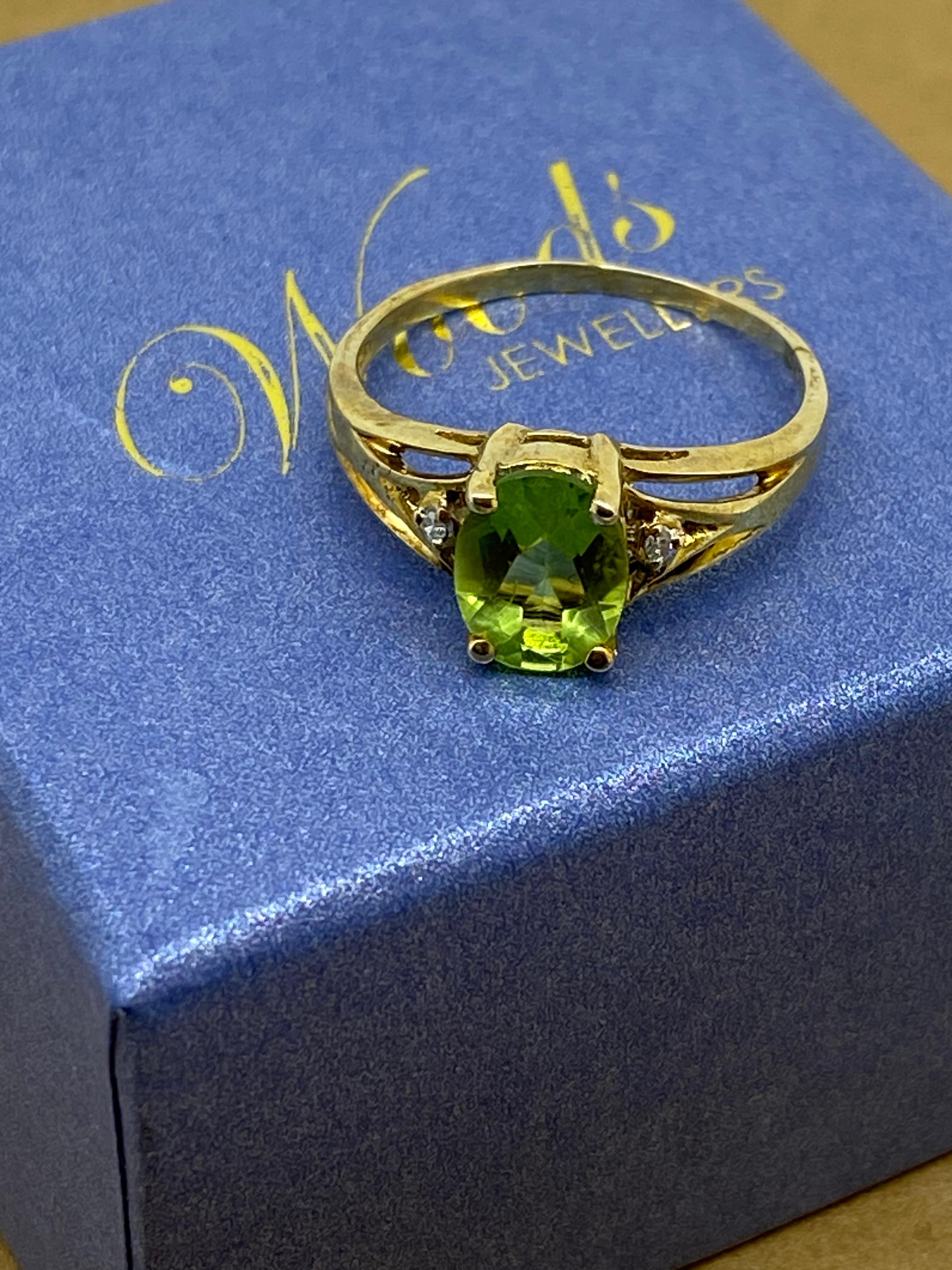 Oval Cut 1.20ct Natural Oval Peridot 9K Yellow Gold Vintage Ring by Woods Jewellers For Sale