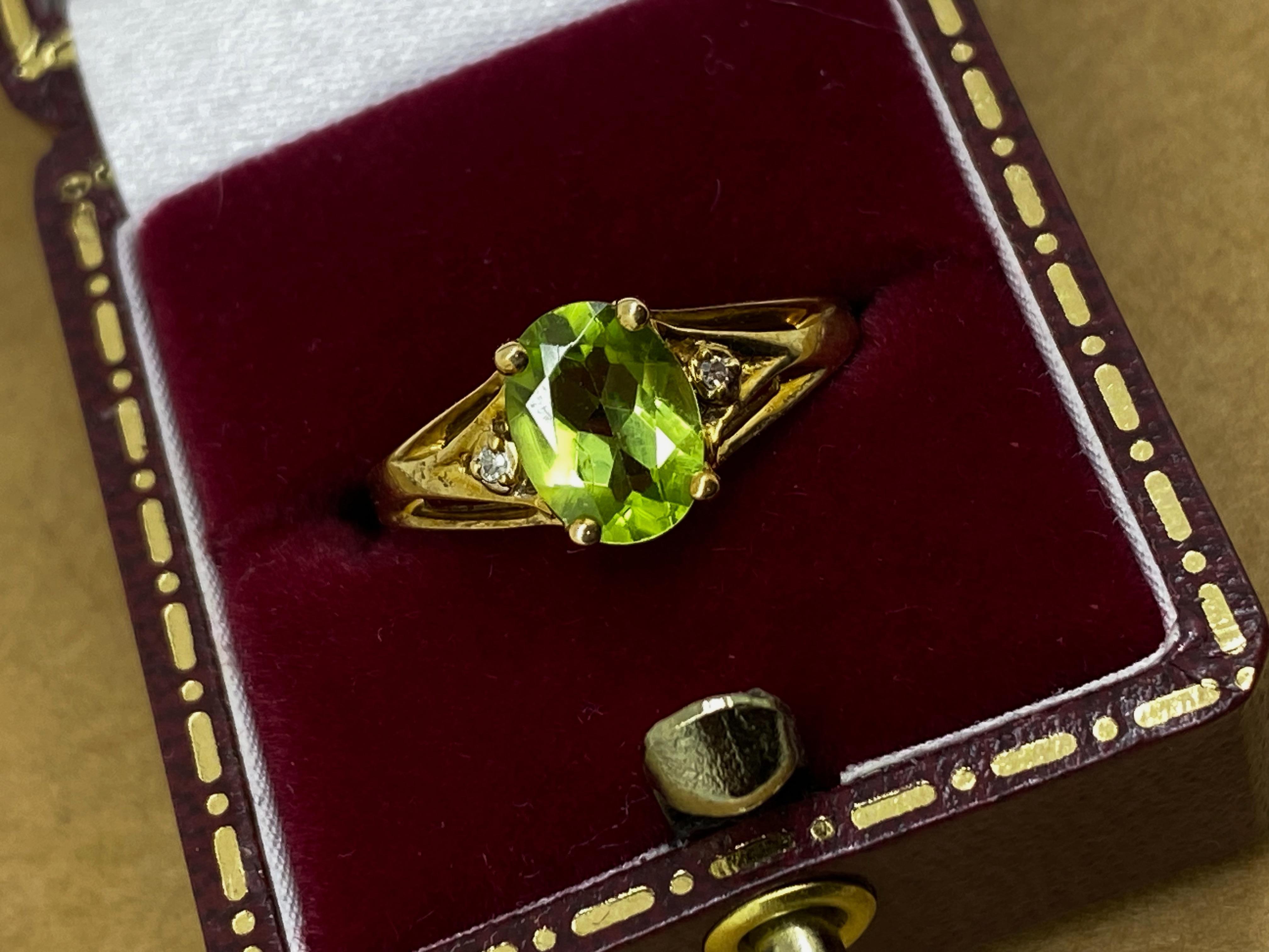 1.20ct Natural Oval Peridot 9K Yellow Gold Vintage Ring by Woods Jewellers For Sale