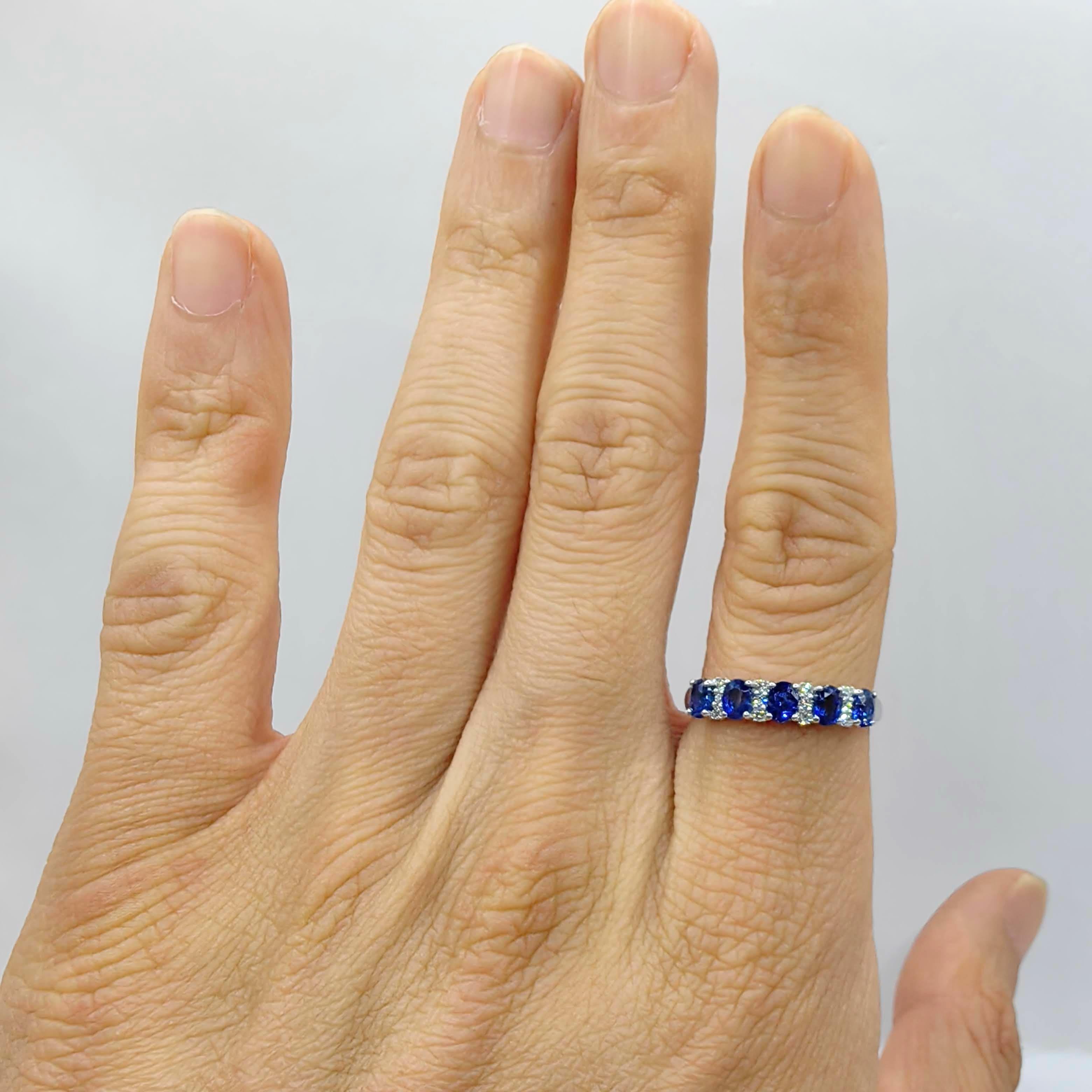 in vendita:  Anello a fascia per l'eternità con zaffiro blu taglio ovale e diamante da 1,20 carati in oro bianco 18 carati 7