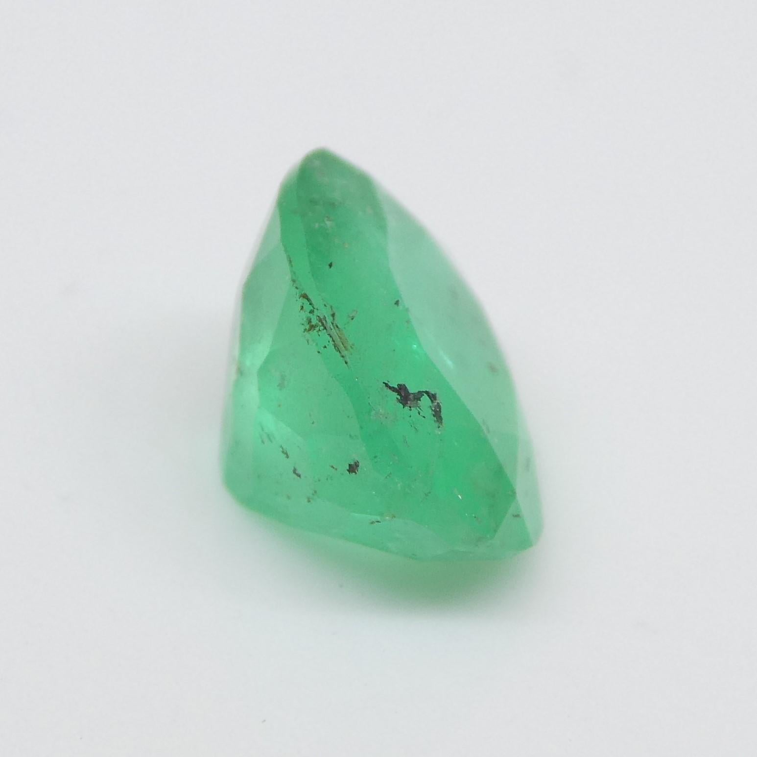 1.20ct Oval Green Emerald from Colombia In New Condition For Sale In Toronto, Ontario
