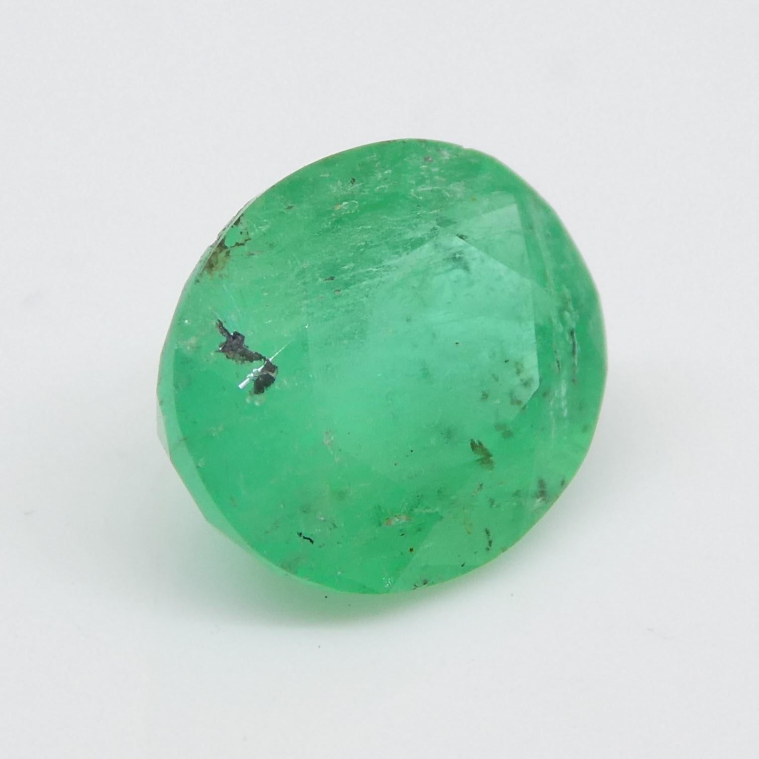 Women's or Men's 1.20ct Oval Green Emerald from Colombia For Sale