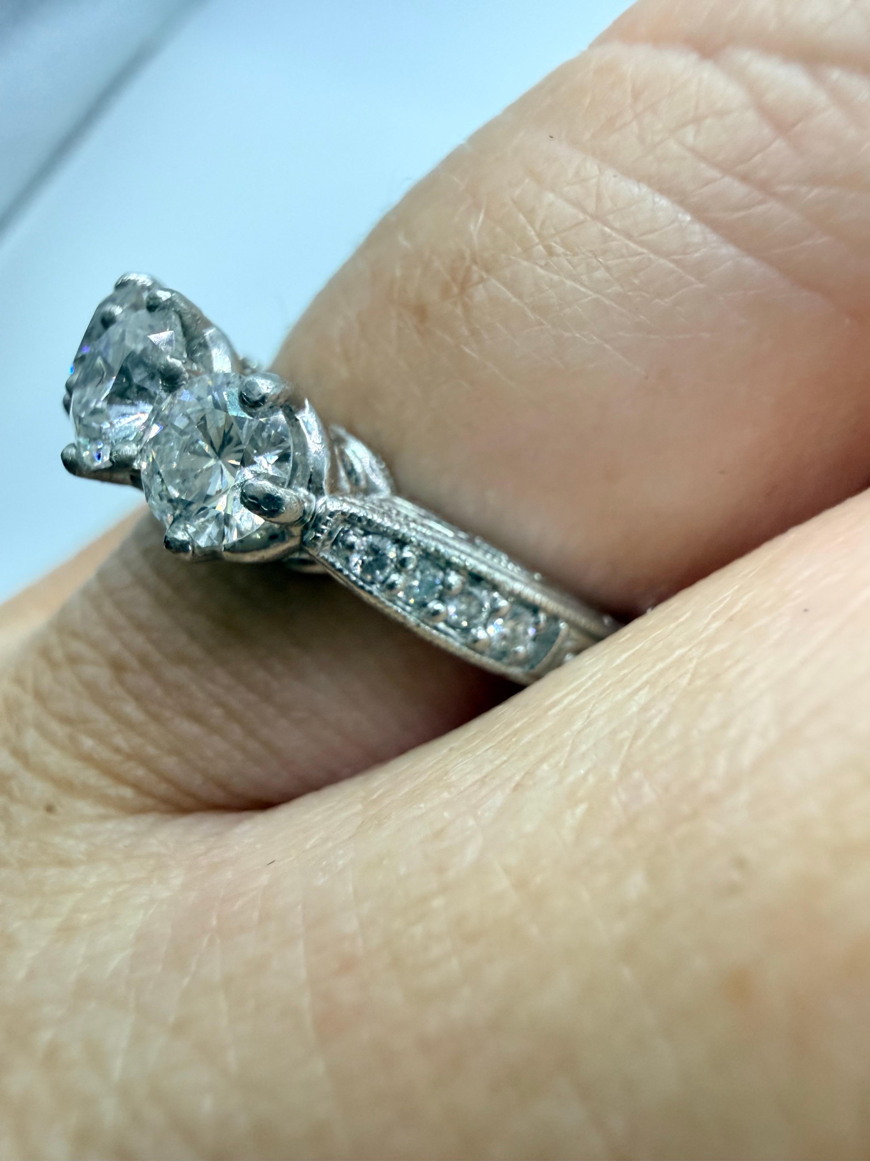 Anello con tre pietre di diamante in platino da 1,20 carati anno sconosciuto in vendita 1