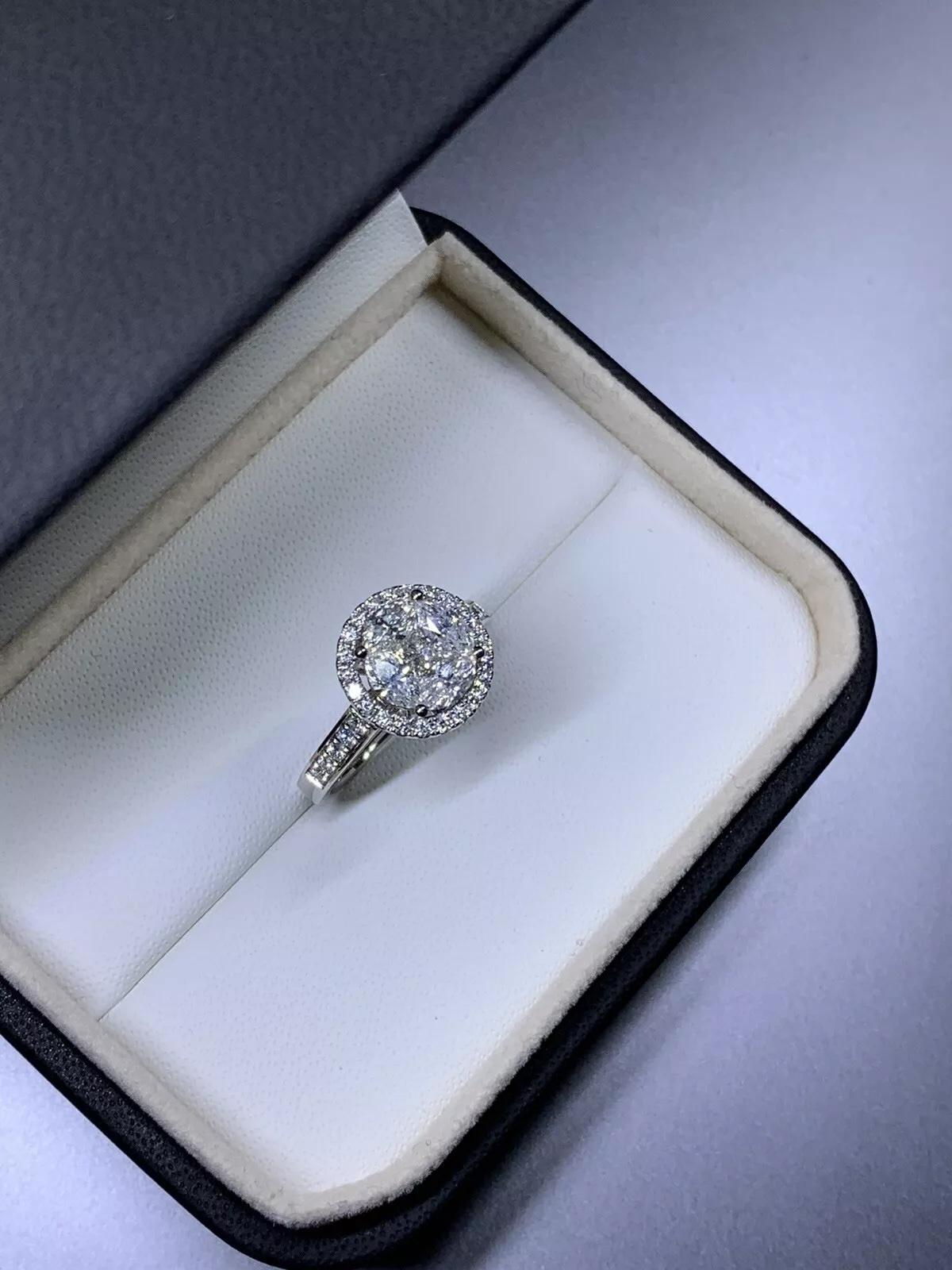 1,20ct Bague de fiançailles avec pendentif en or blanc 18 carats, diamants ronds et marquises. Neuf - En vente à London, GB