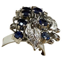 Bague rétro à motif floral grappe de saphirs et de diamants 1,20 carat en or blanc 14 carats