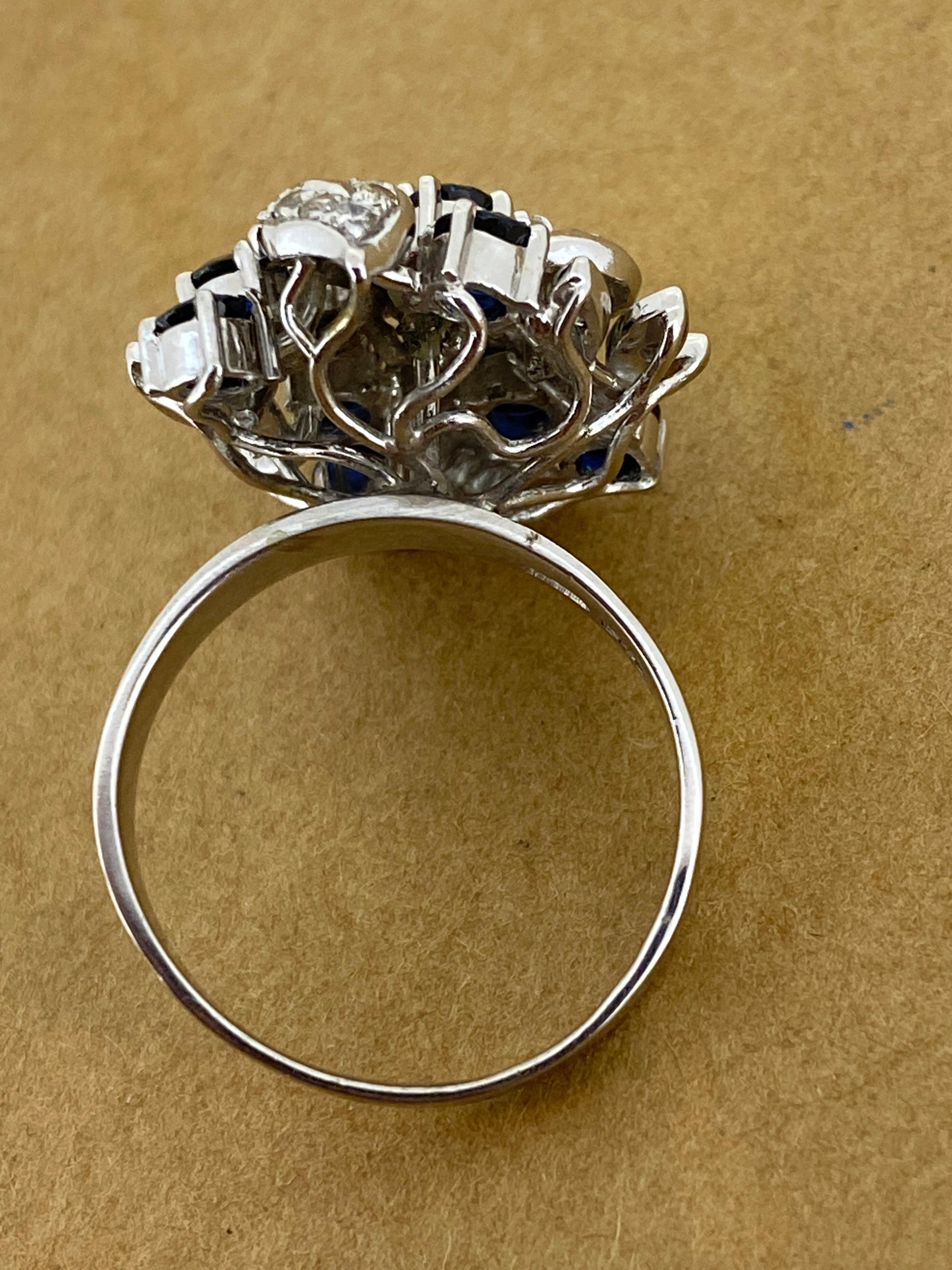 Anello retrò con motivo floreale a grappolo di zaffiri e diamanti da 1,20 carati in oro bianco 14 carati in vendita 1
