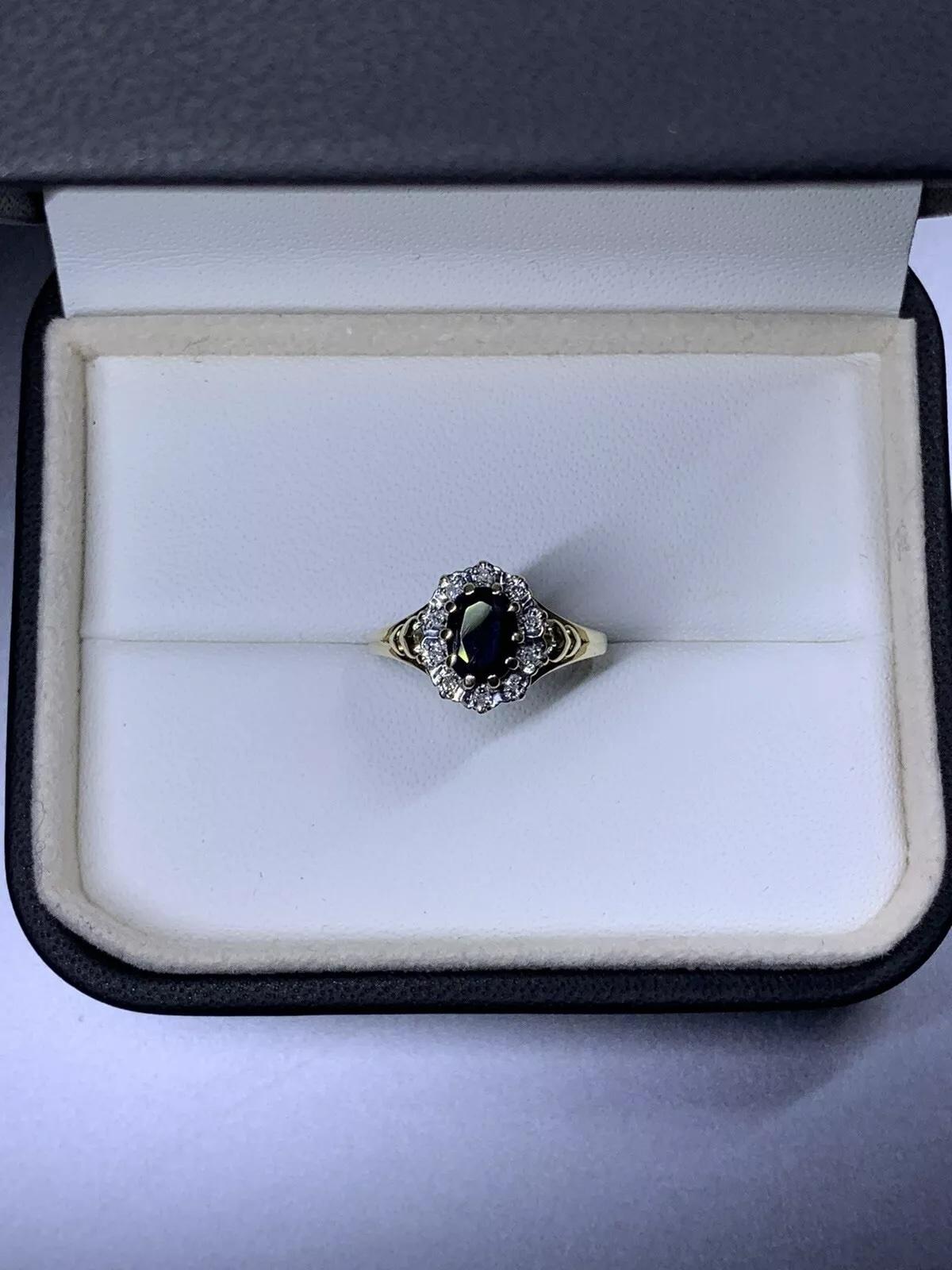 Bague de fiançailles antique en or jaune 9ct avec halo de saphir et diamant de 1,20ct. Unisexe en vente