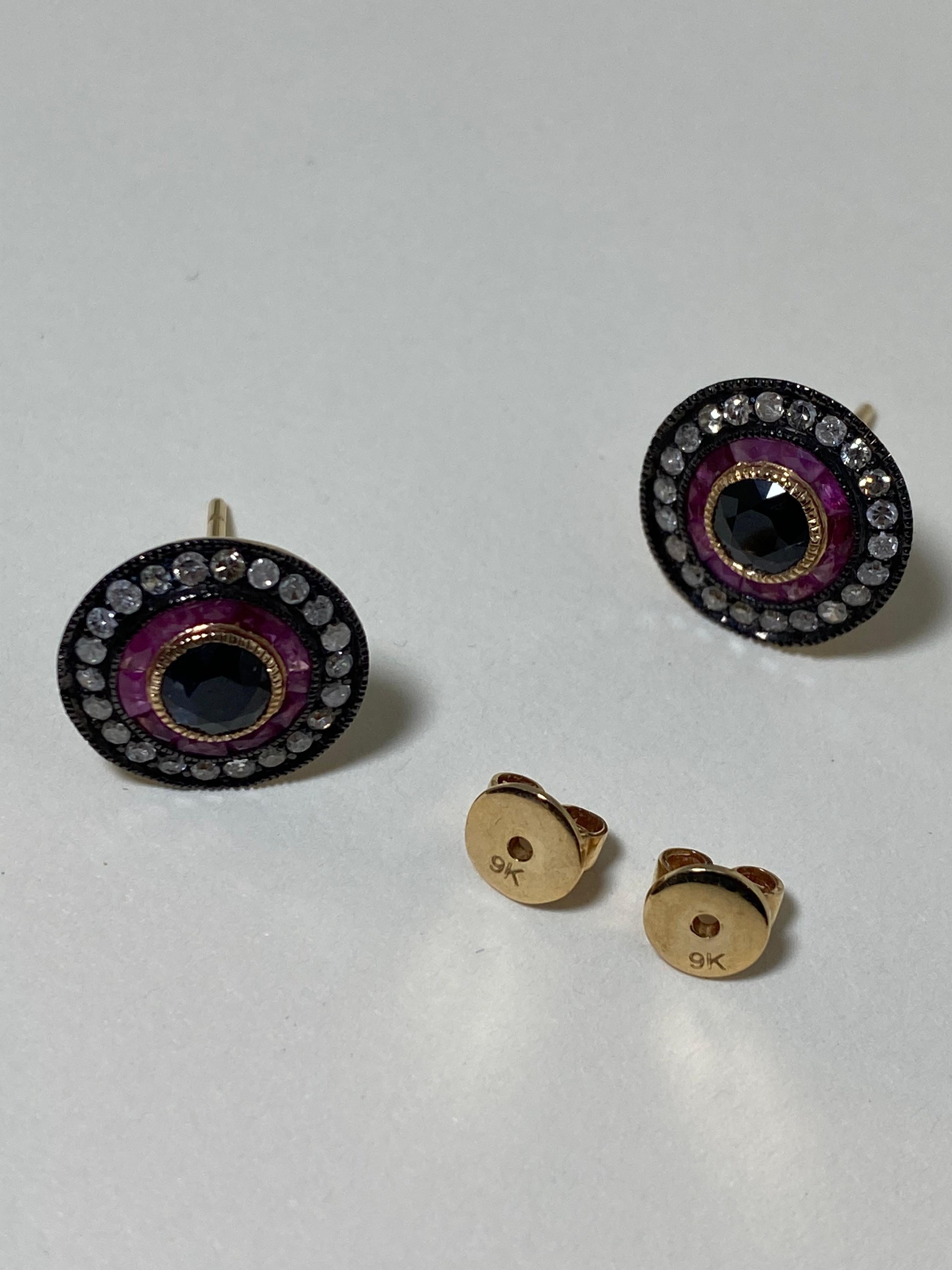 1.20ct Sapphire, Ruby & Diamond Cluster 9K Rose Gold Vintage Stud Earrings In Excellent Condition For Sale In MELBOURNE, AU