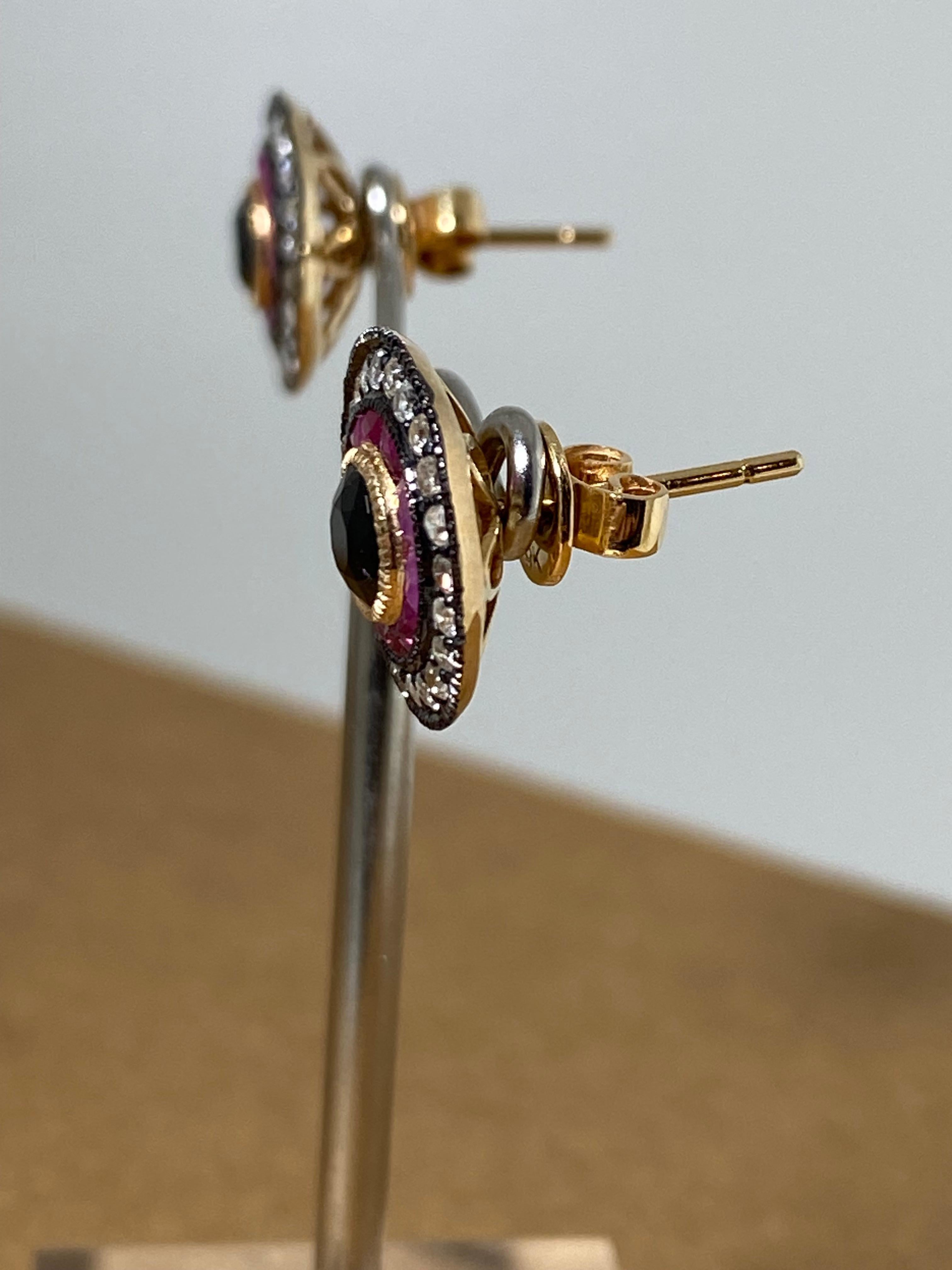 Boucles d'oreilles vintage en or rose 9K avec 1.20ct de saphir, rubis et diamant en vente 2