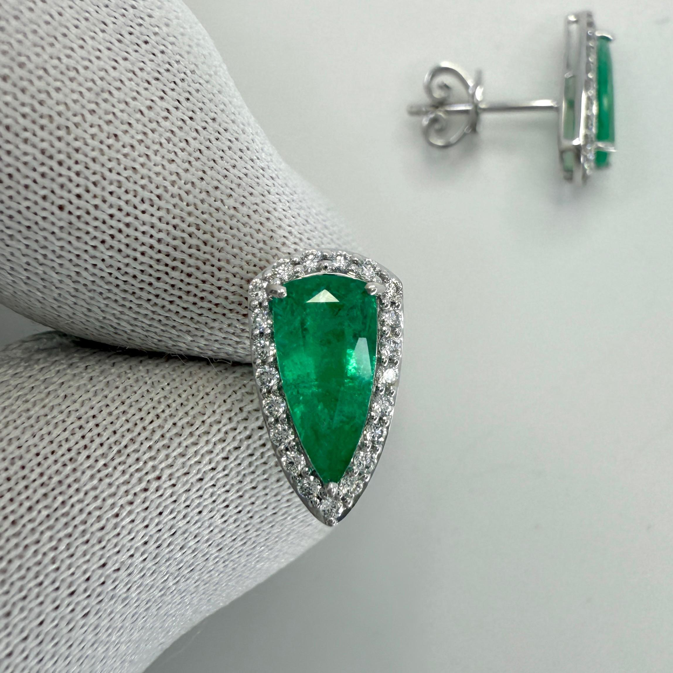Pear Cut 1.20ct Vivid Green Teardrop Emerald & Diamond 18k White Gold Halo Earring Studs For Sale