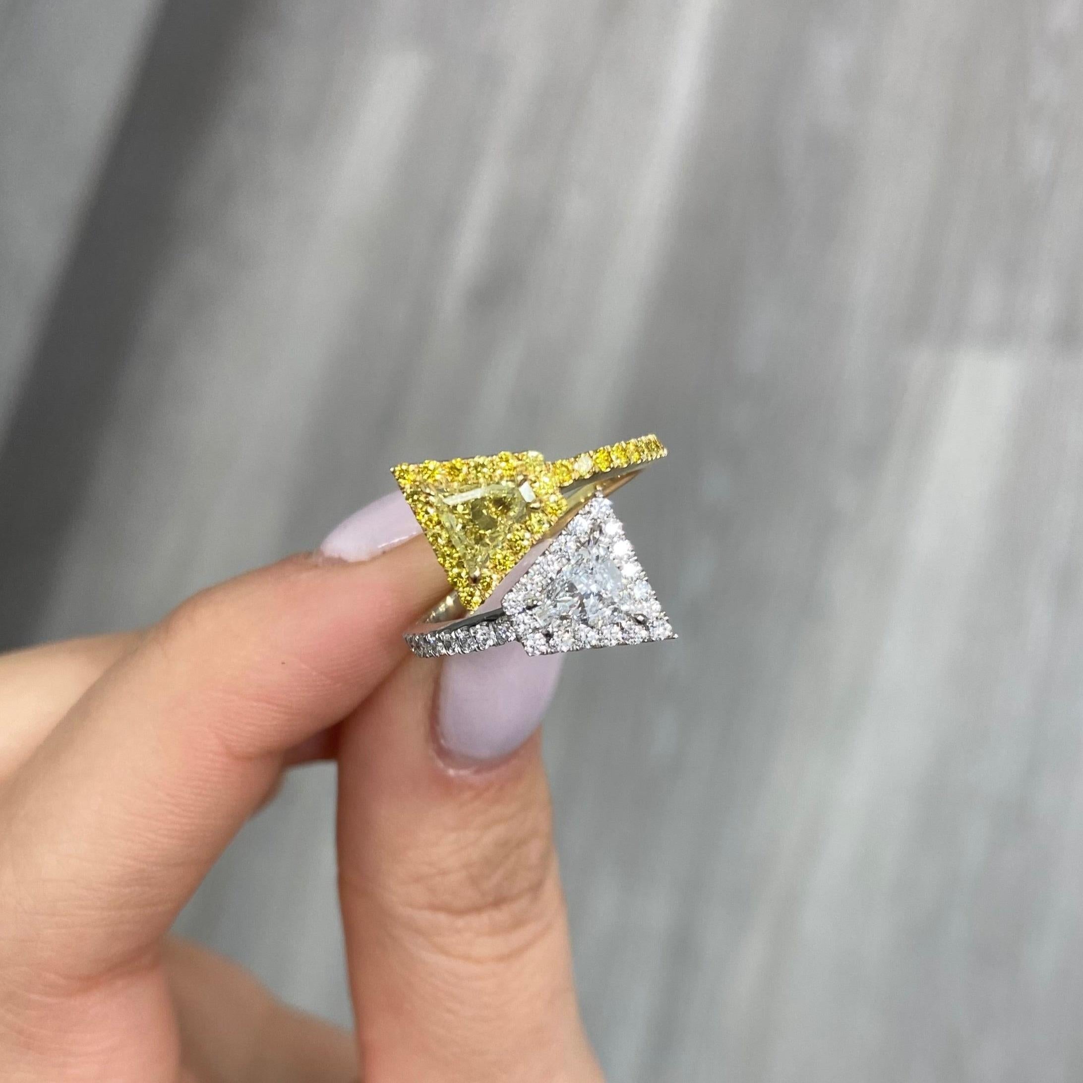 1.20ct Yellow and White Trillion Diamond Ring In New Condition For Sale In New York, NY